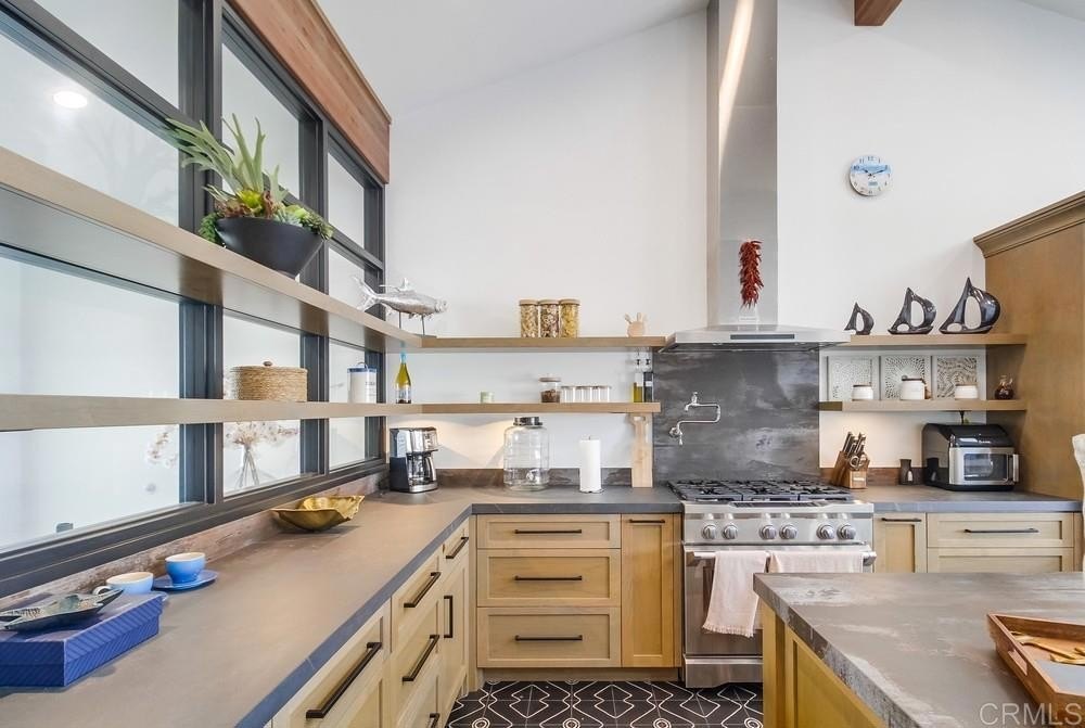 Coronado, California, 92118, United States, 2 Bedrooms Bedrooms, ,2 BathroomsBathrooms,Residential,For Sale,1794986