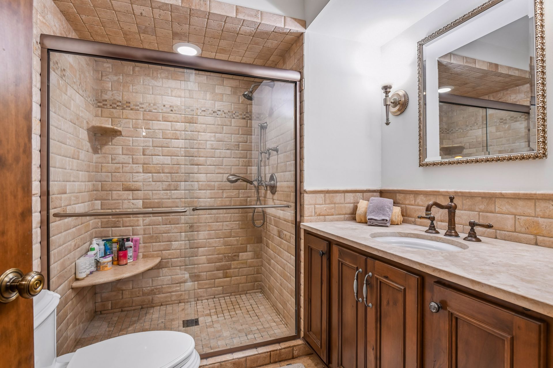  Elegant Home in Parkwood Knolls - 物件實景