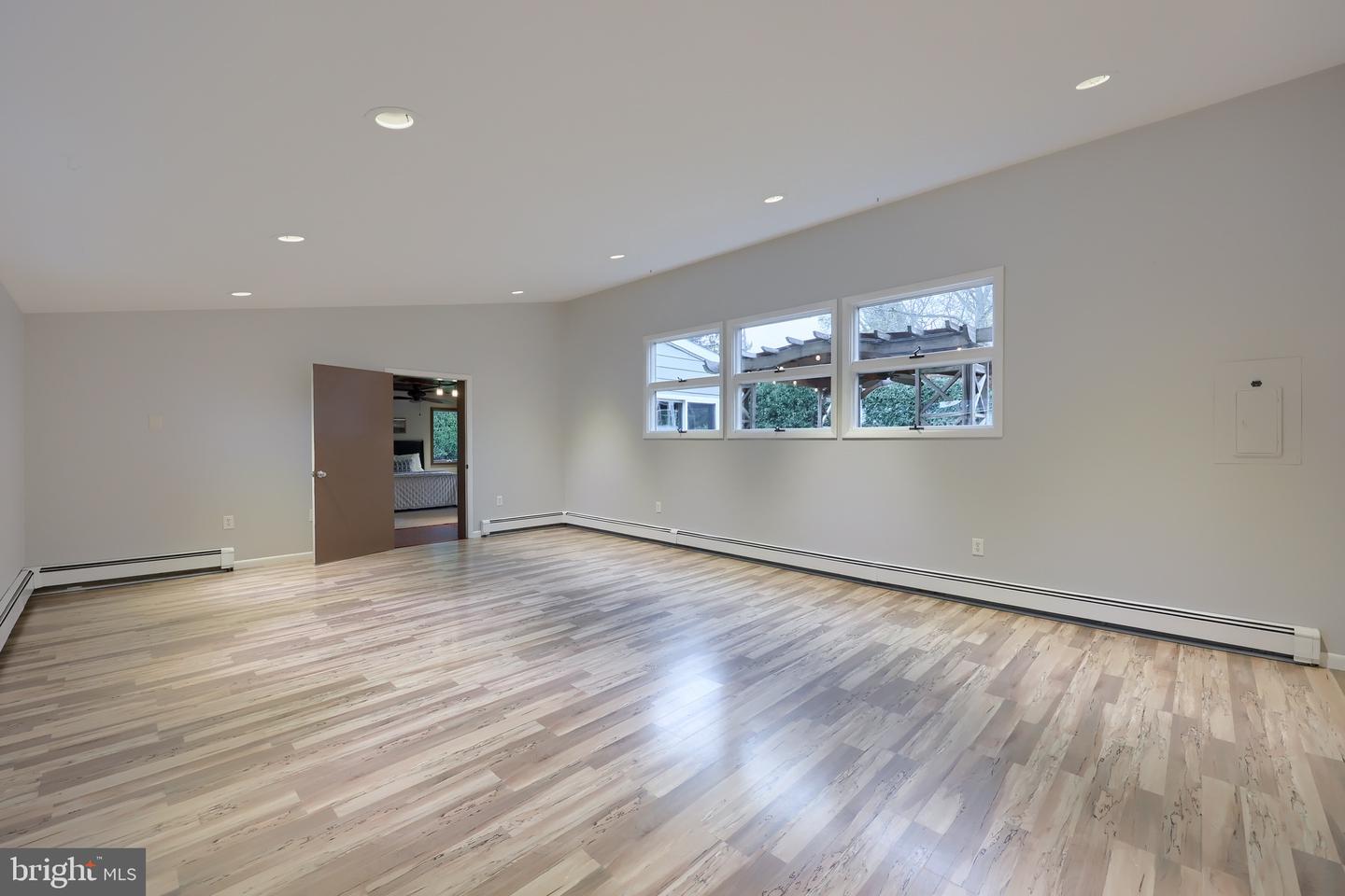 Lancaster, Pennsylvania, 17601, United States, 4 Bedrooms Bedrooms, ,3 BathroomsBathrooms,Residential,For Sale,1999084