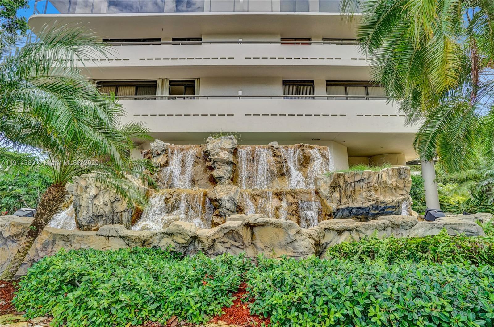 Aventura, Florida, 33180, United States, 3 Bedrooms Bedrooms, ,3 BathroomsBathrooms,Residential,For Sale,1994376