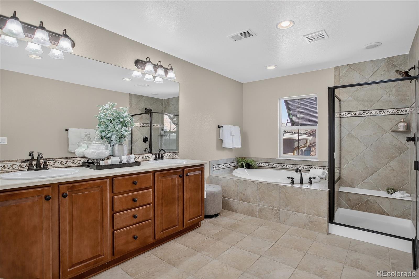 Highlands Ranch, Colorado, 80126, United States, 2 Bedrooms Bedrooms, ,3 BathroomsBathrooms,Residential,For Sale,1818282