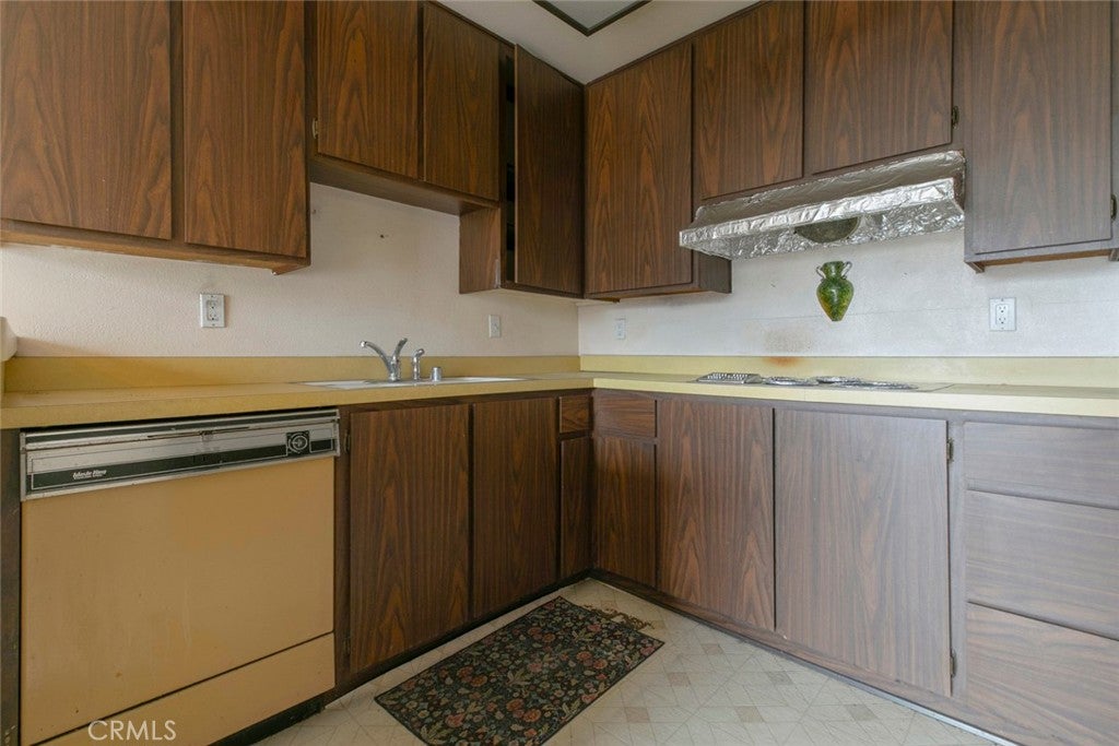 Glendale, California, 91202, United States, 2 Bedrooms Bedrooms, ,1 BathroomBathrooms,Residential,For Sale,1988969