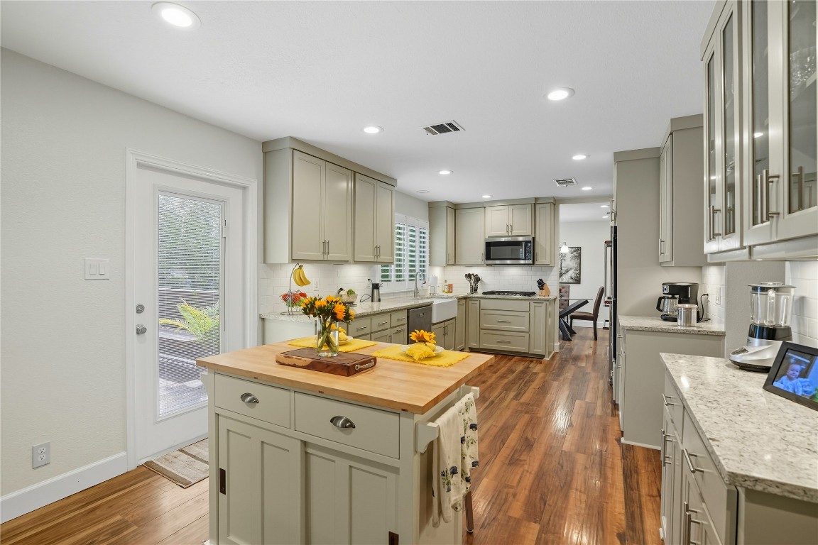 Austin, Texas, 78759, United States, 4 Bedrooms Bedrooms, ,3 BathroomsBathrooms,Residential,For Sale,1949836