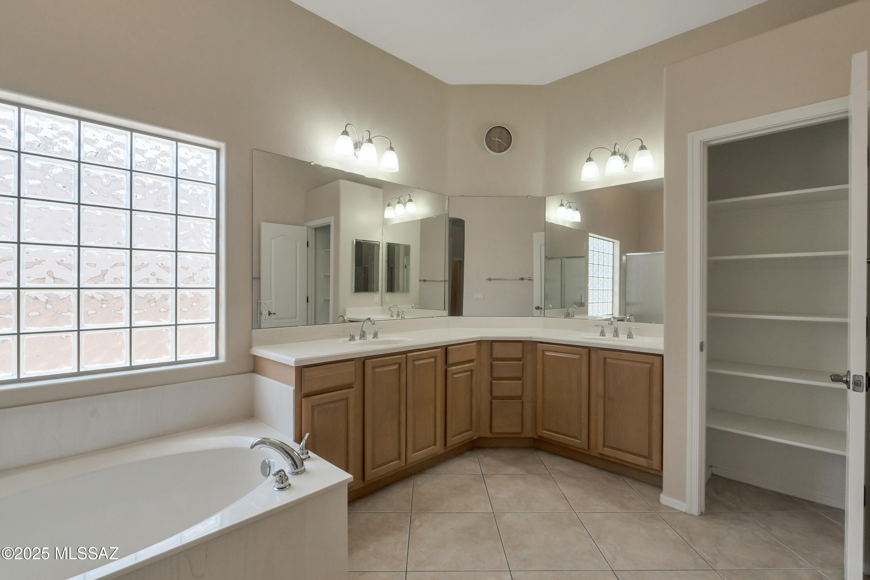 Tucson, Arizona, 85718, United States, 3 Bedrooms Bedrooms, ,2 BathroomsBathrooms,Residential,For Sale,1847583