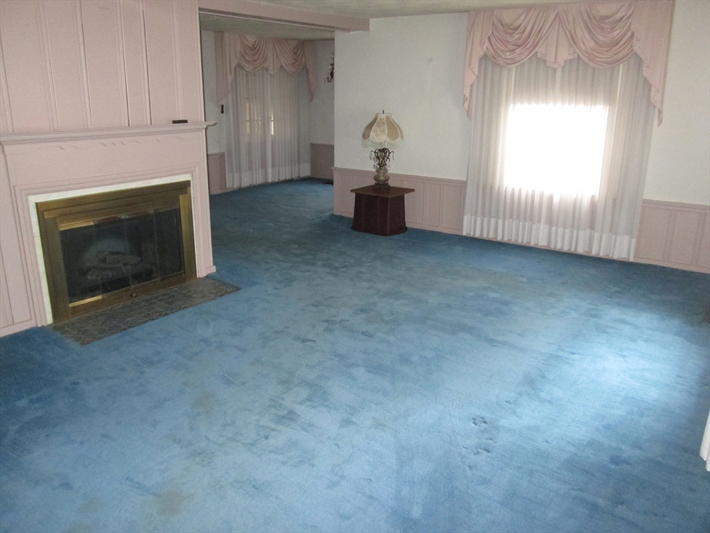 Melrose, Massachusetts, 02176, United States, 4 Bedrooms Bedrooms, ,2 BathroomsBathrooms,Residential,For Sale,1950992