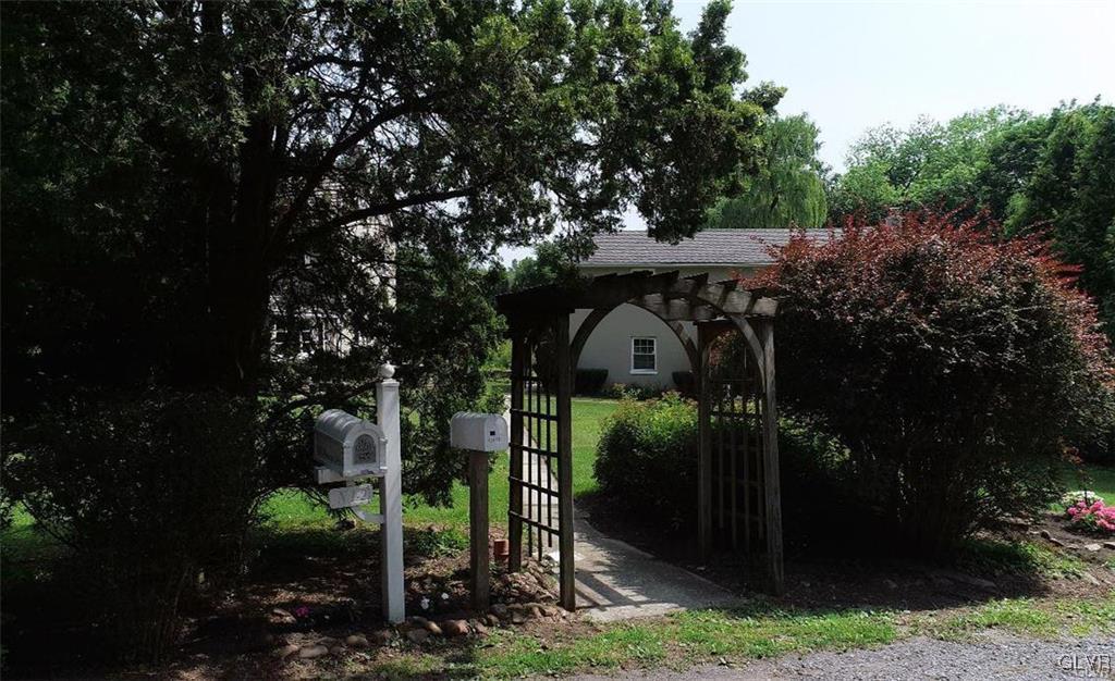 Whitehall Twp, Pennsylvania, 18052, United States, 6 Bedrooms Bedrooms, ,4 BathroomsBathrooms,Residential,For Sale,1931733