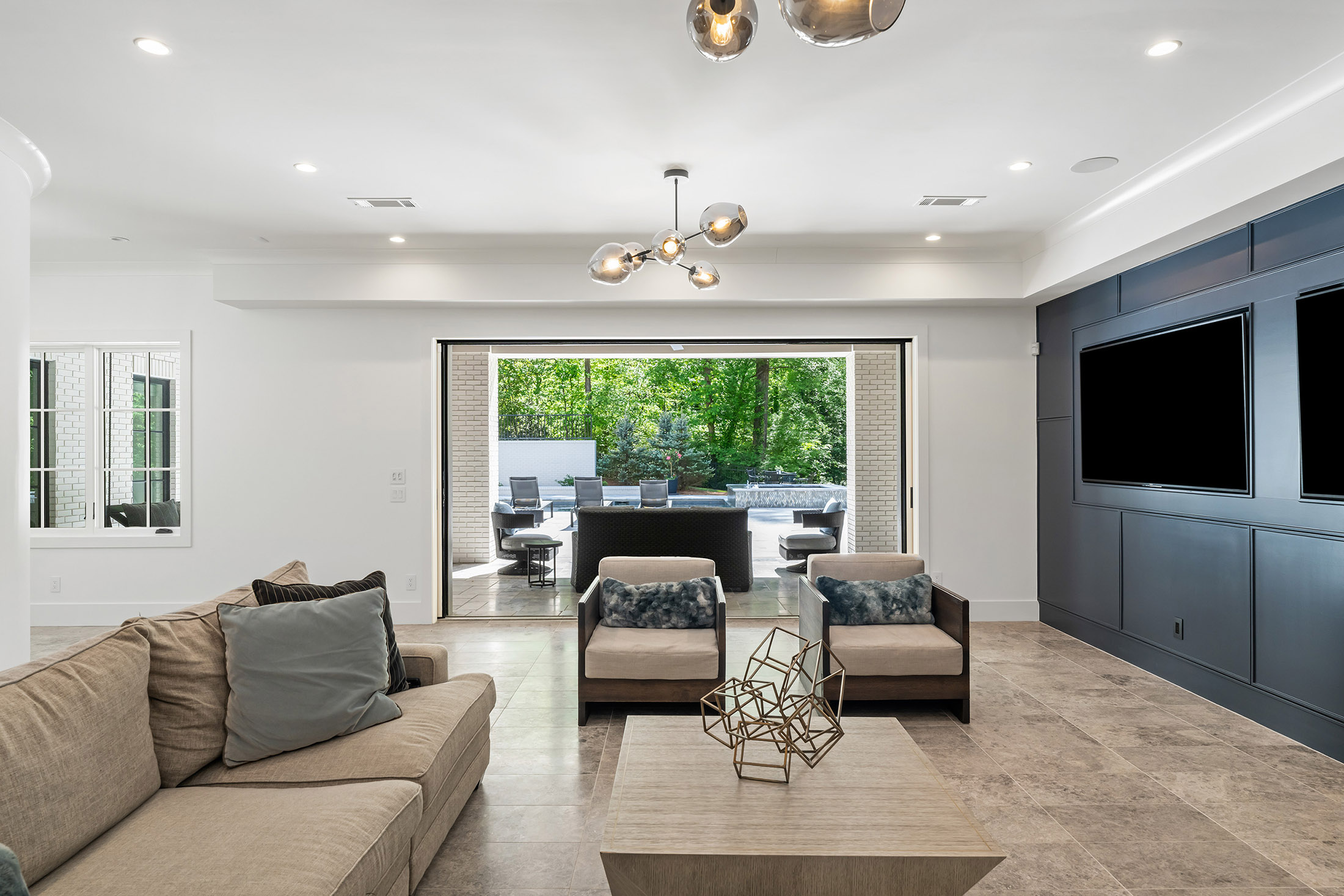  Beautifully Designed, Custom Residence on Nearly Six Acres in Chastain Park - 物件實景