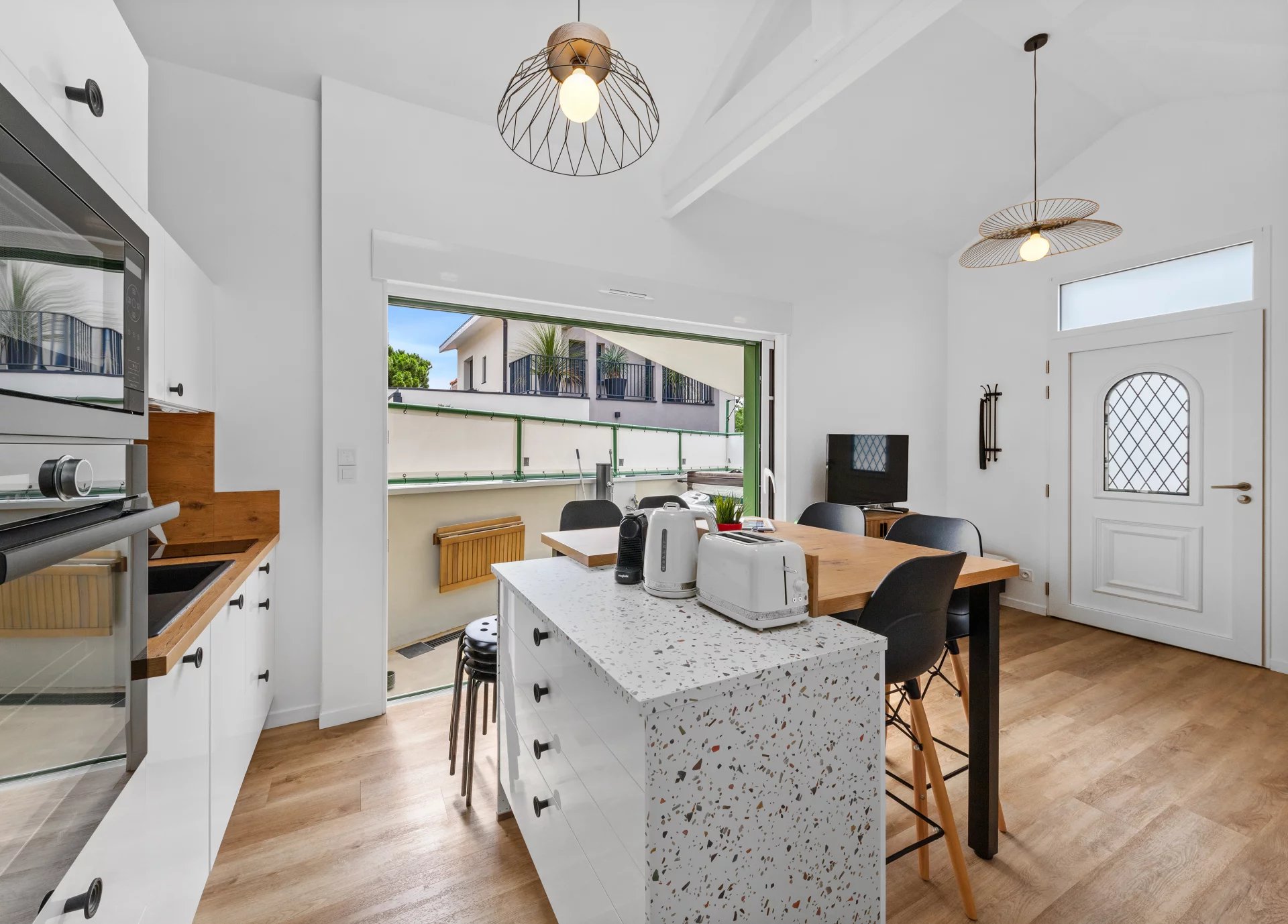 Arcachon, New Aquitaine, 33120, FR, 1 Bedroom Bedrooms, ,2 BathroomsBathrooms,Residential,For Sale,1996201