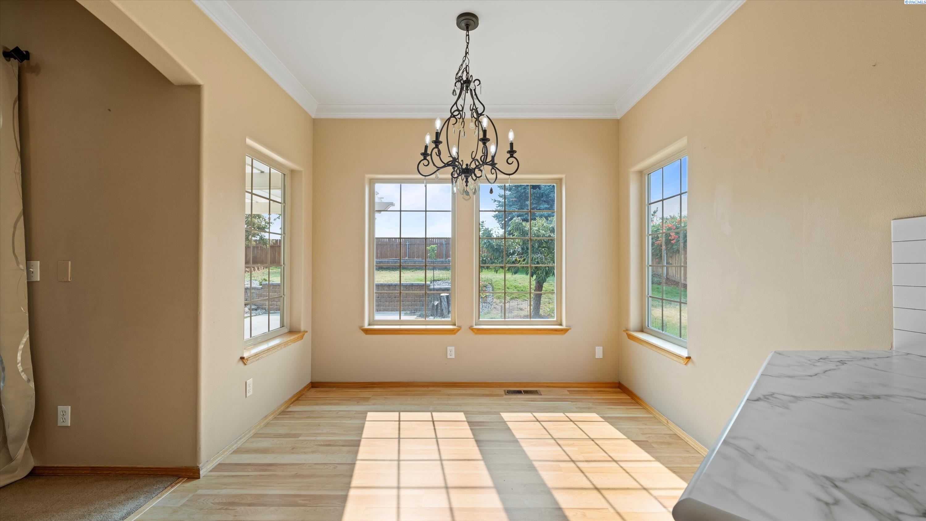 Richland, Washington, 99352, United States, 4 Bedrooms Bedrooms, ,3 BathroomsBathrooms,Residential,For Sale,1940830