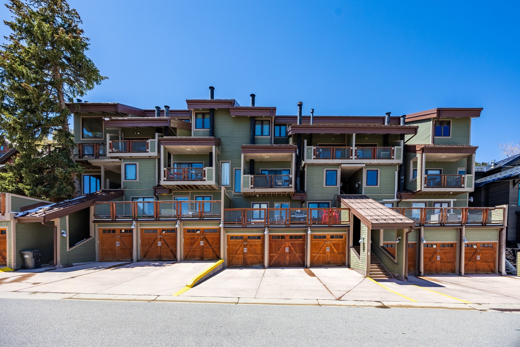  Fully Reimagined Ski-In/Ski-Out Condo — Smart Home Features - 物件實景