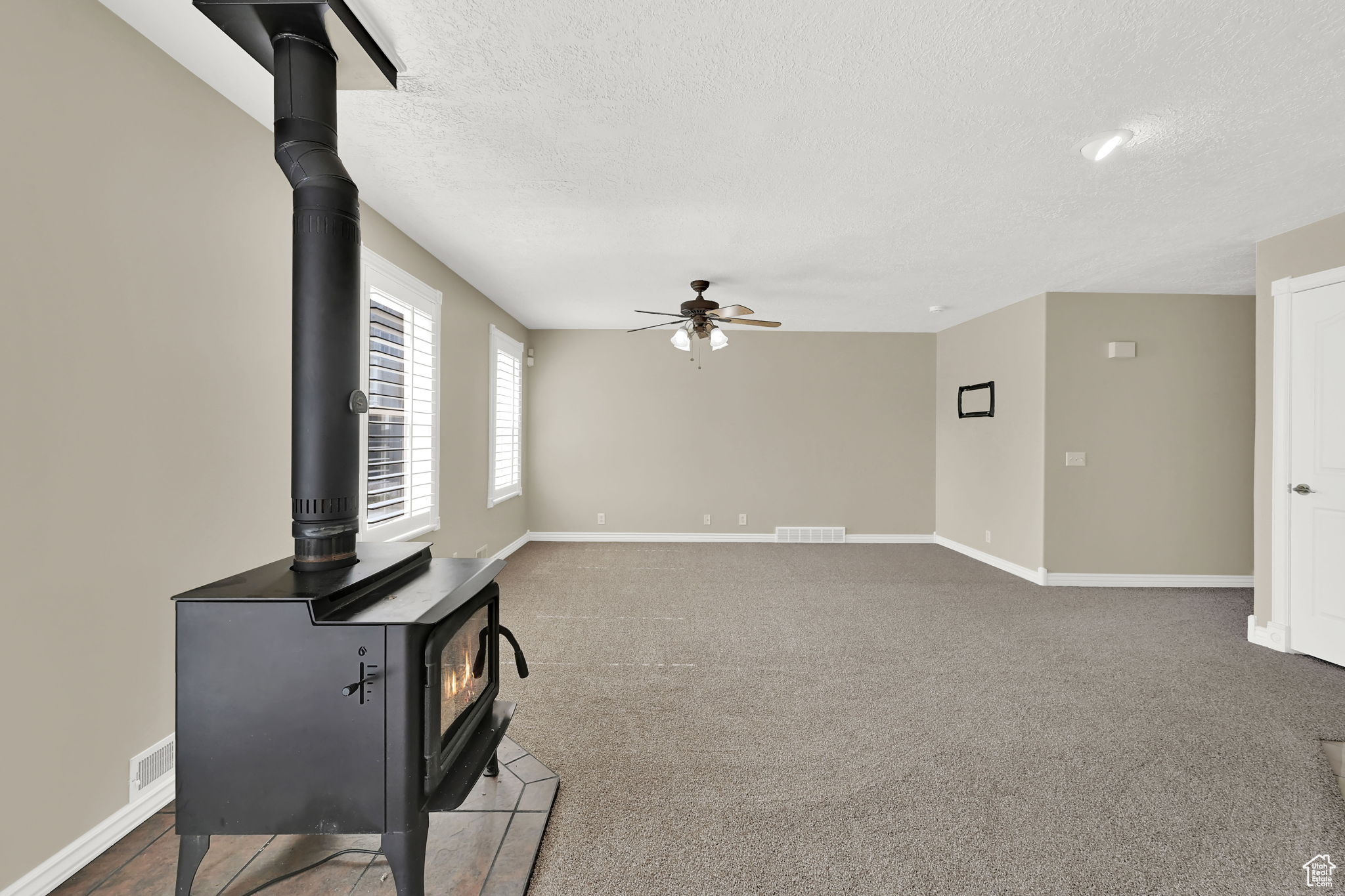 Farr West, Utah, 84404, United States, 4 Bedrooms Bedrooms, ,3 BathroomsBathrooms,Residential,For Sale,1891966