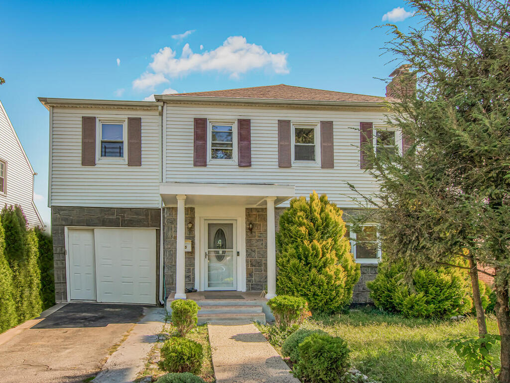 Yonkers, New York, 10704, United States, 4 Bedrooms Bedrooms, ,4 BathroomsBathrooms,Residential,For Sale,1977850