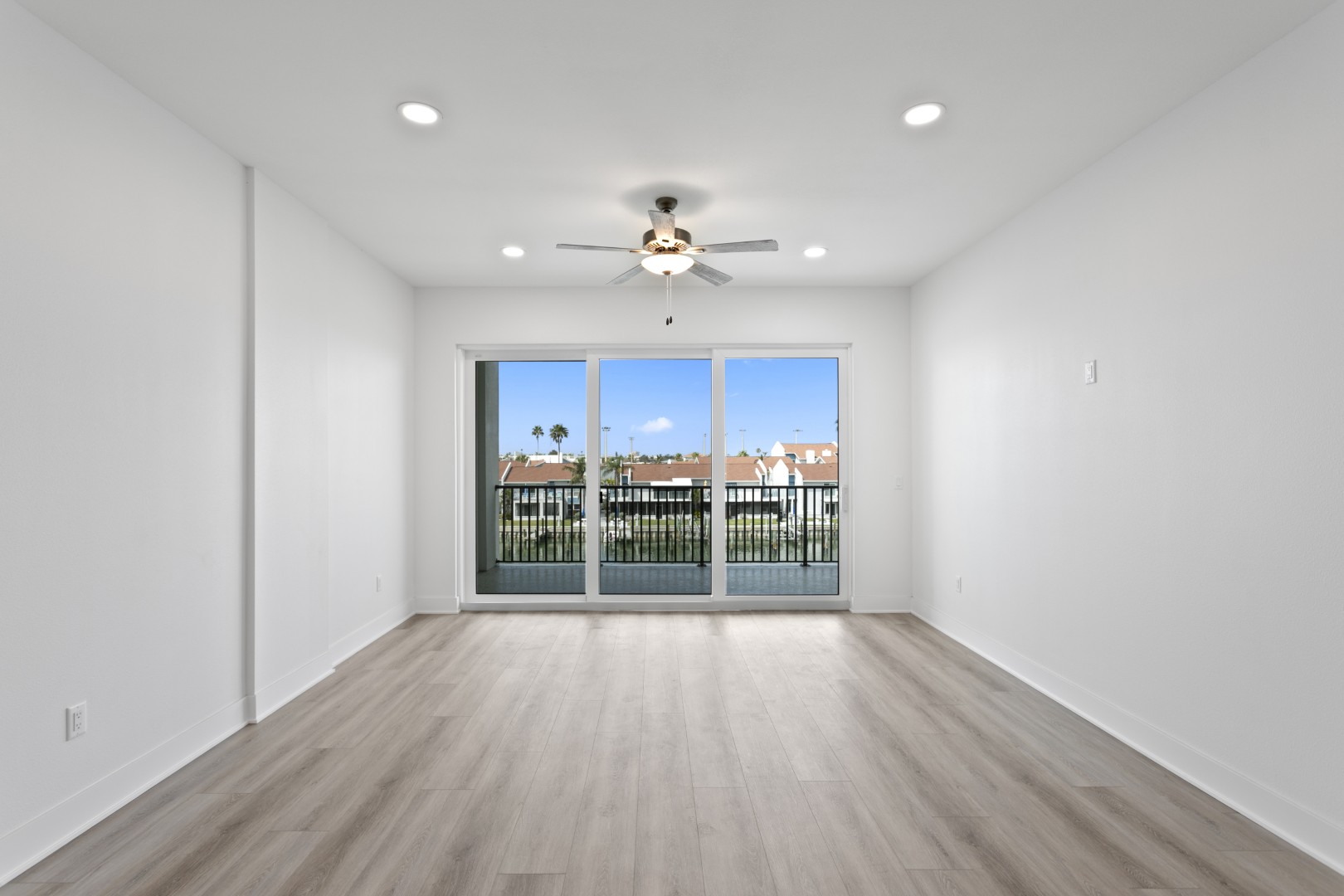 Madeira Beach, Florida, 33708, United States, 3 Bedrooms Bedrooms, ,3 BathroomsBathrooms,Residential,For Sale,1854294