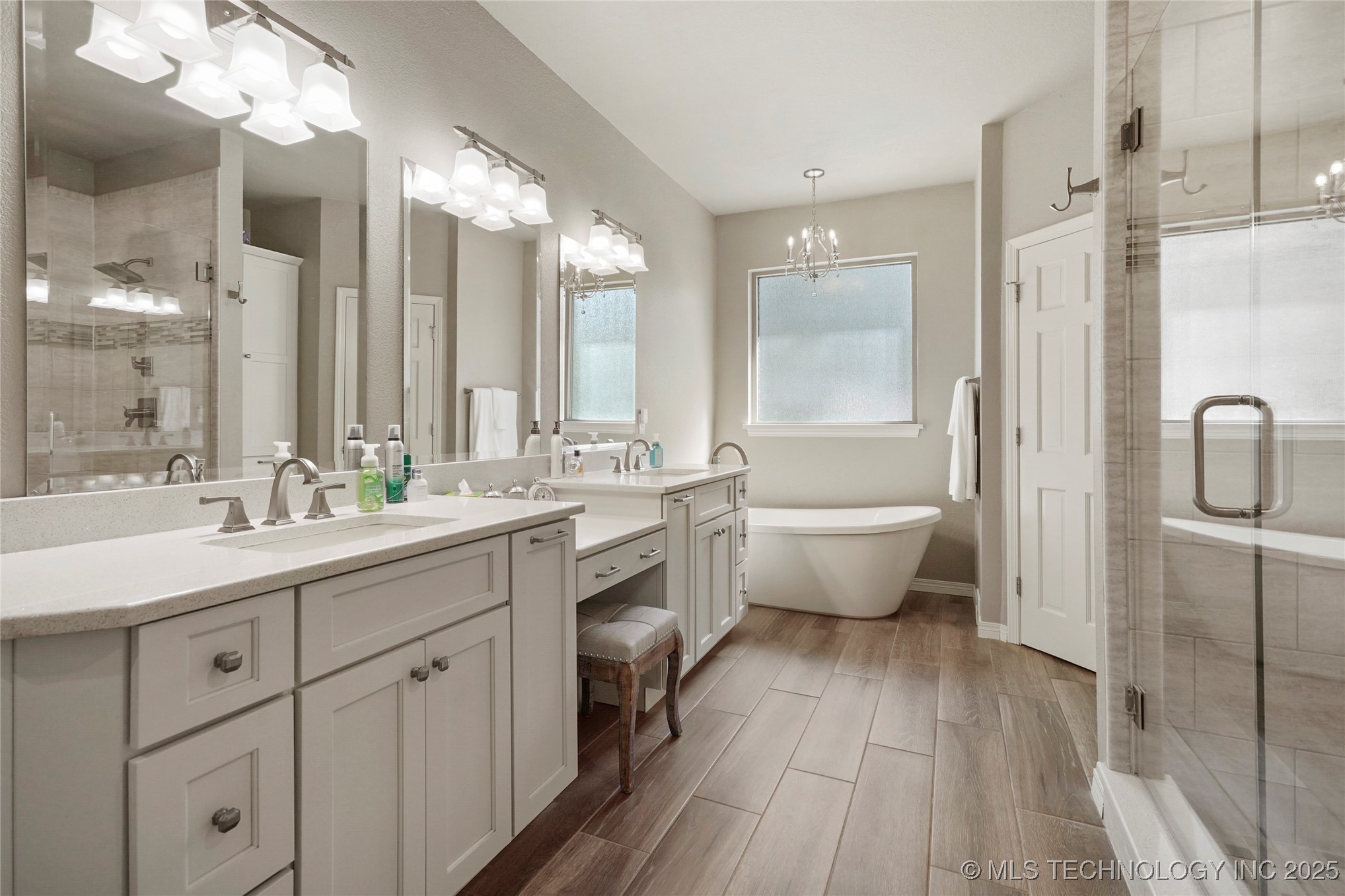 Catoosa, Oklahoma, 74015, United States, 3 Bedrooms Bedrooms, ,3 BathroomsBathrooms,Residential,For Sale,1987944