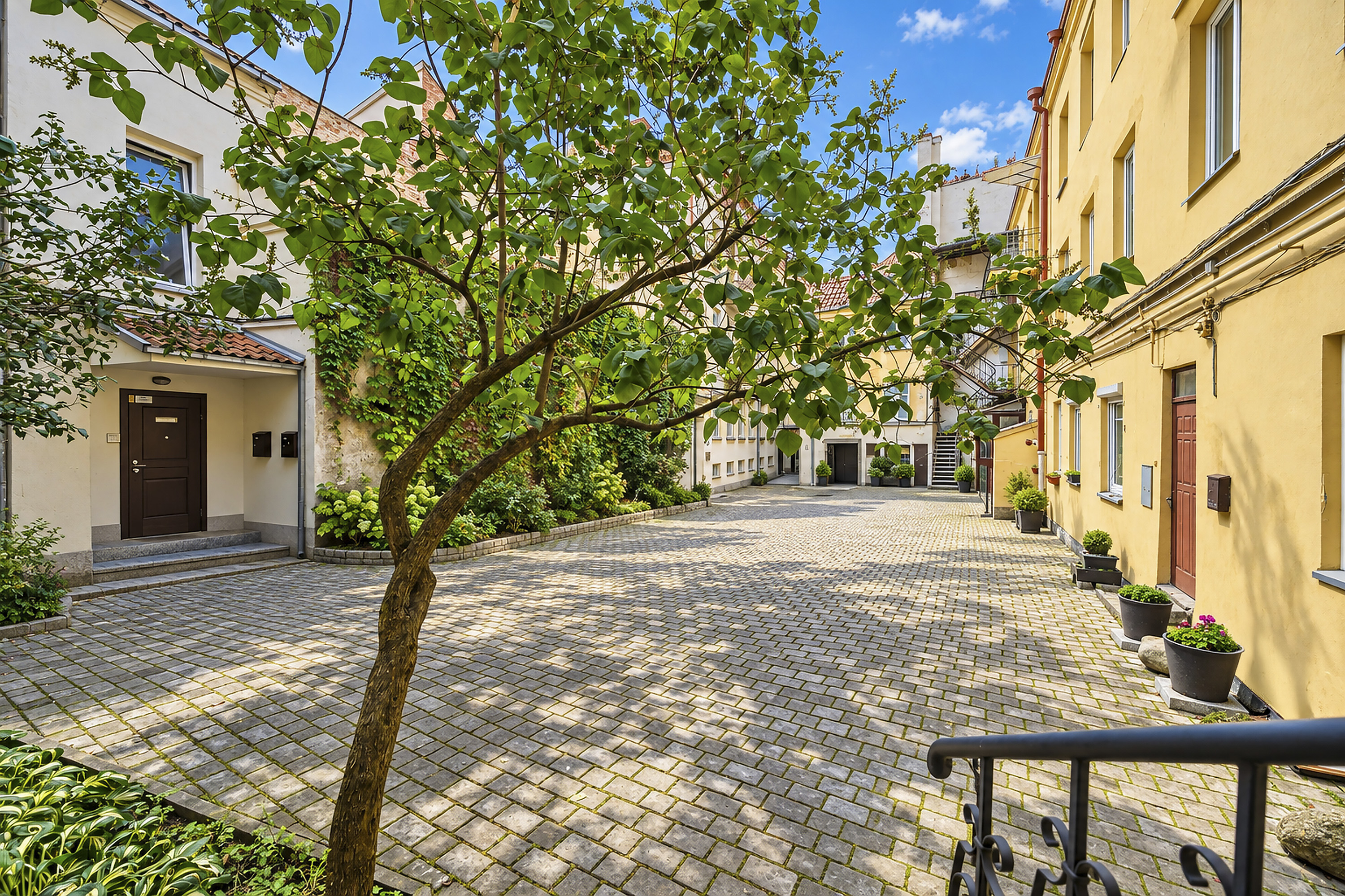 Home with a Terrace on a Historic Old Town Street - 物件實景