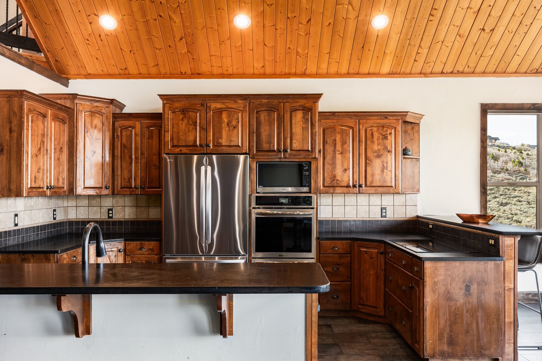  The Ultimate Multi-Generational Mountain Retreat Backing to 500 Acres of Open Sp - 物件實景