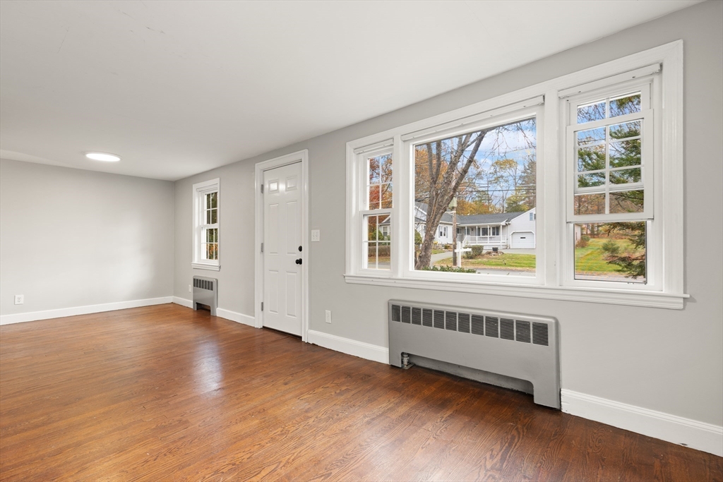 Stoughton, Massachusetts, 02072, United States, 5 Bedrooms Bedrooms, ,2 BathroomsBathrooms,Residential,For Sale,1989106