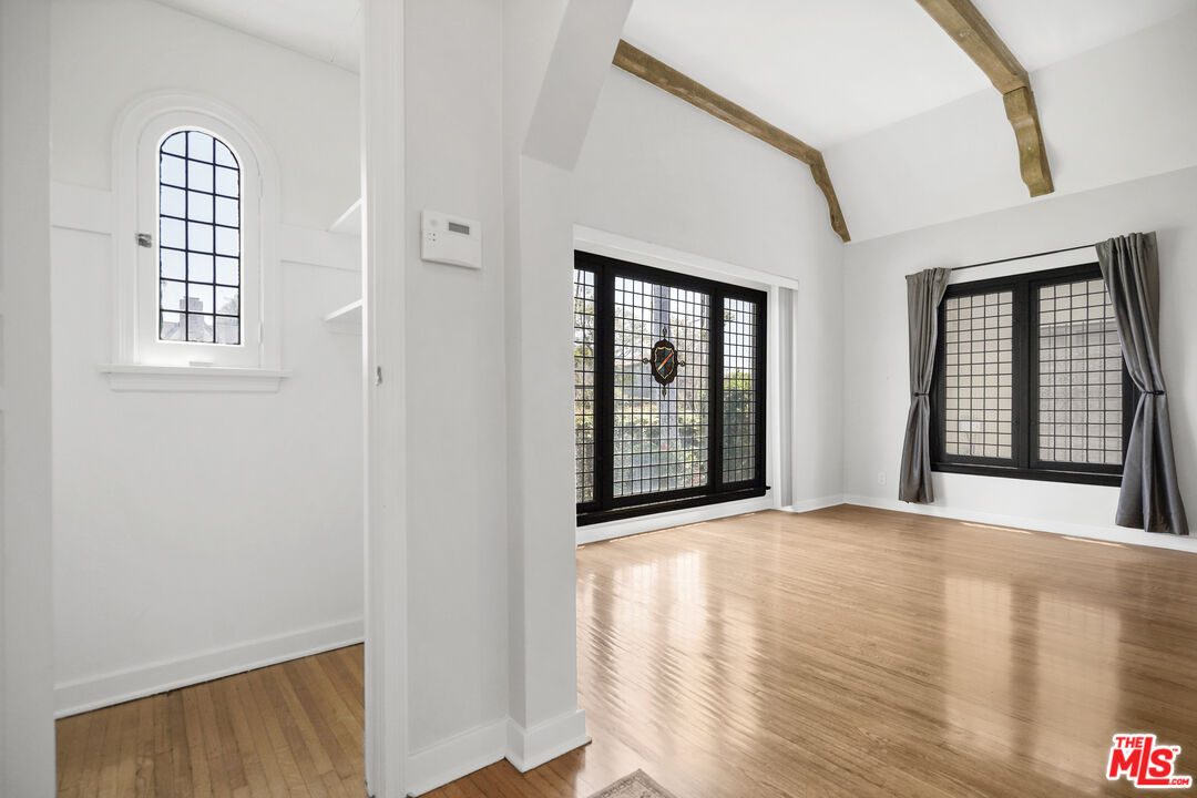 Los Angeles, California, 90036, United States, 3 Bedrooms Bedrooms, ,3 BathroomsBathrooms,Residential,For Sale,1896825