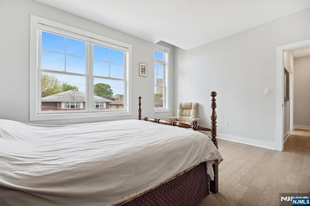 Fort Lee, New Jersey, 07024, United States, 3 Bedrooms Bedrooms, ,3 BathroomsBathrooms,Residential,For Sale,1932356