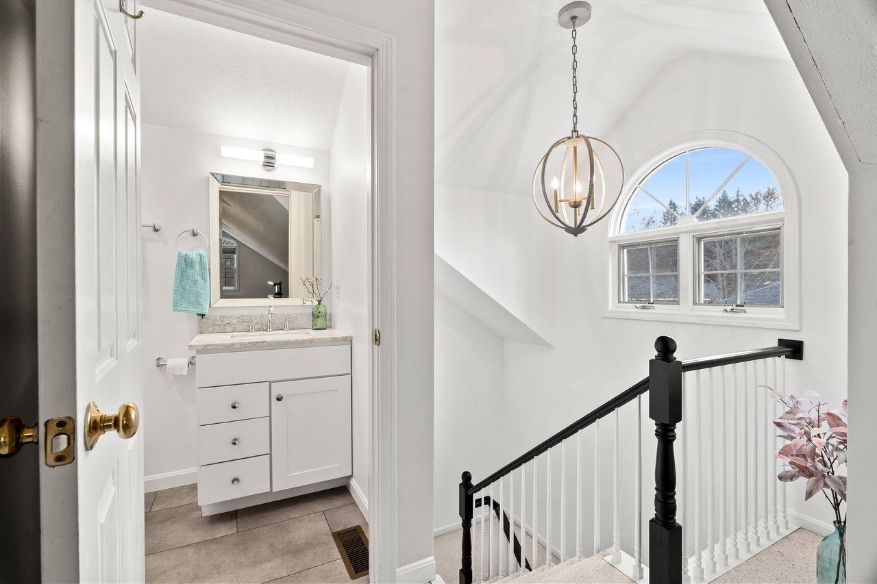 Bedford, New Hampshire, 03110, United States, 3 Bedrooms Bedrooms, ,3 BathroomsBathrooms,Residential,For Sale,1989387