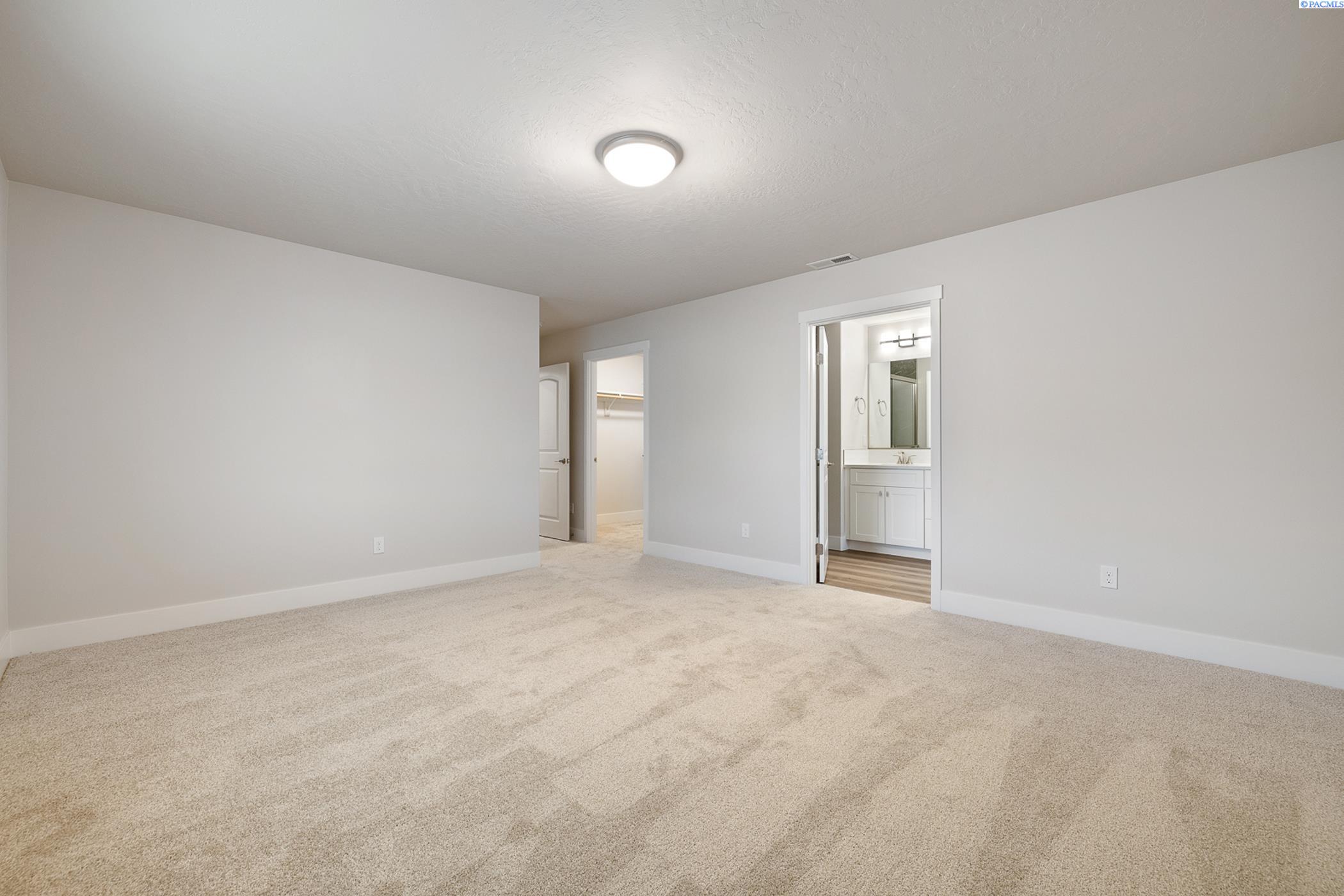 Pasco, Washington, 99301, United States, 4 Bedrooms Bedrooms, ,1 BathroomBathrooms,Residential,For Sale,1874213