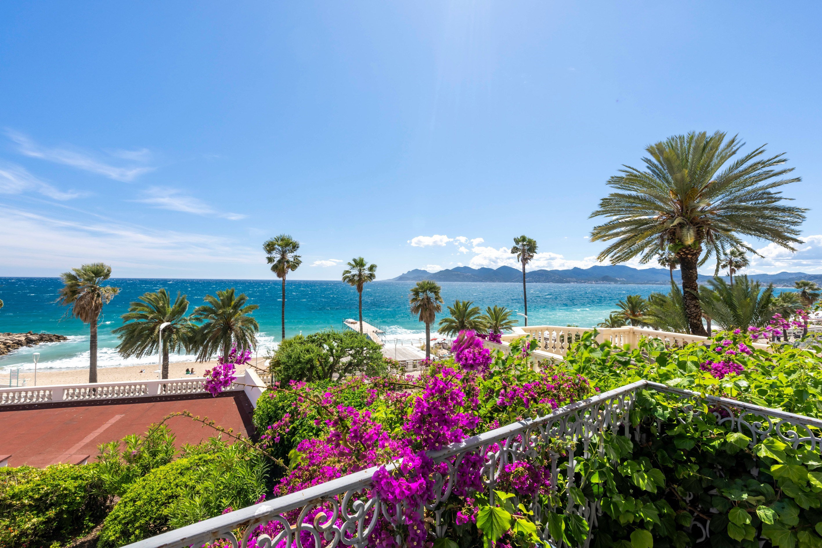  Cannes, An exceptional apartment with beautiful volumes facing the sea with pan… - 物件實景