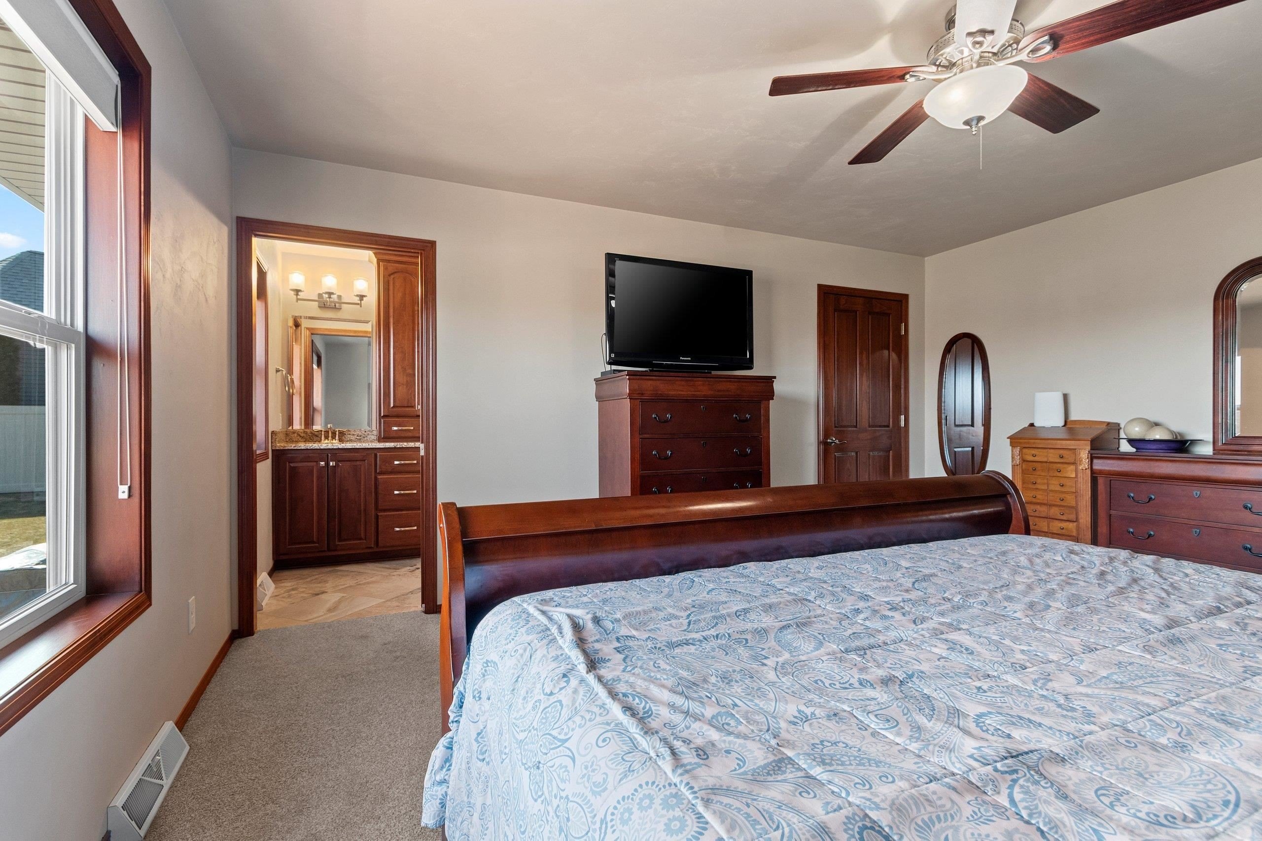 DE PERE, Wisconsin, 54115, United States, 5 Bedrooms Bedrooms, ,4 BathroomsBathrooms,Residential,For Sale,2048678