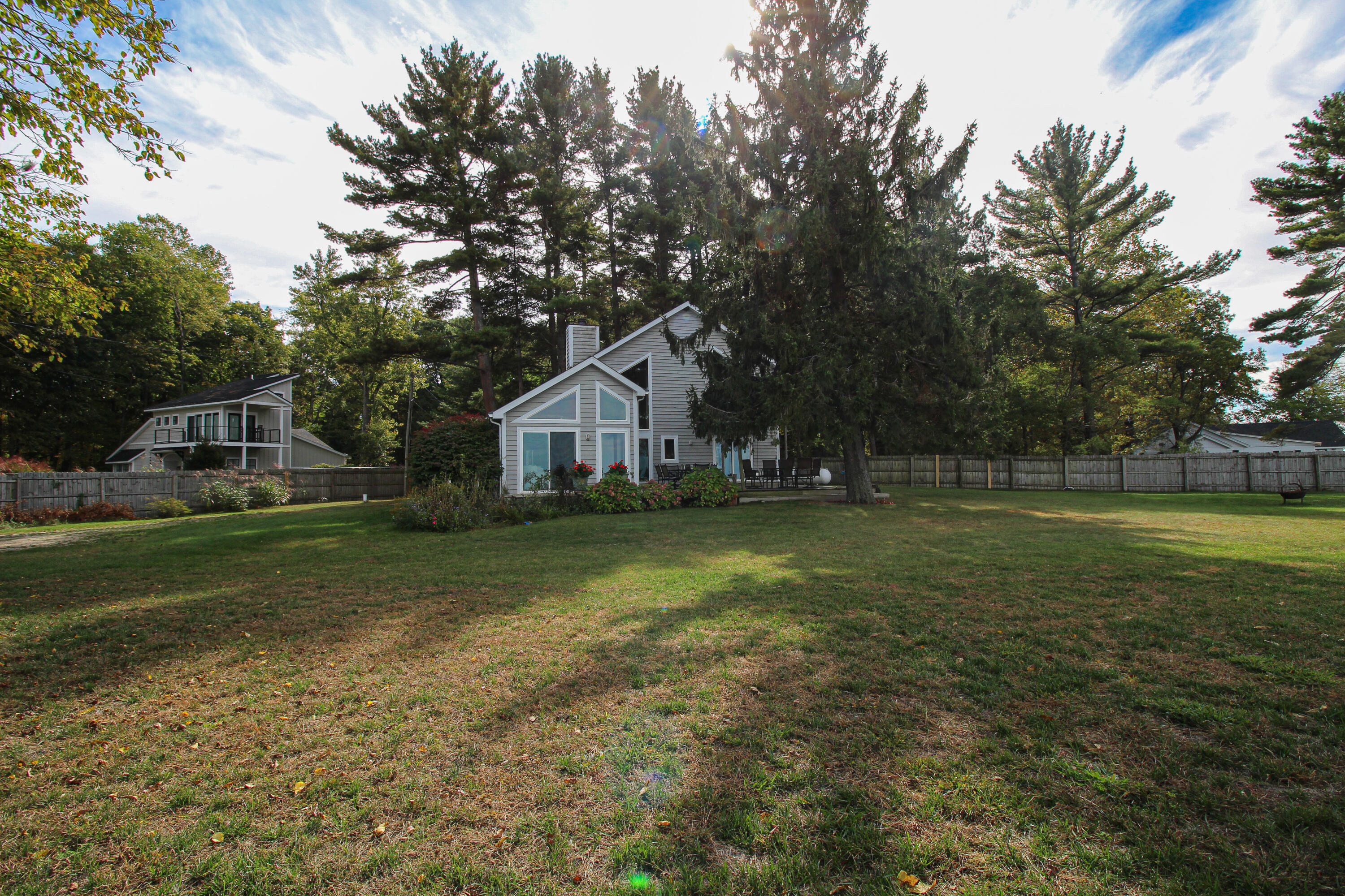 South Haven, Michigan, 49090, United States, 3 Bedrooms Bedrooms, ,4 BathroomsBathrooms,Residential,For Sale,1982825