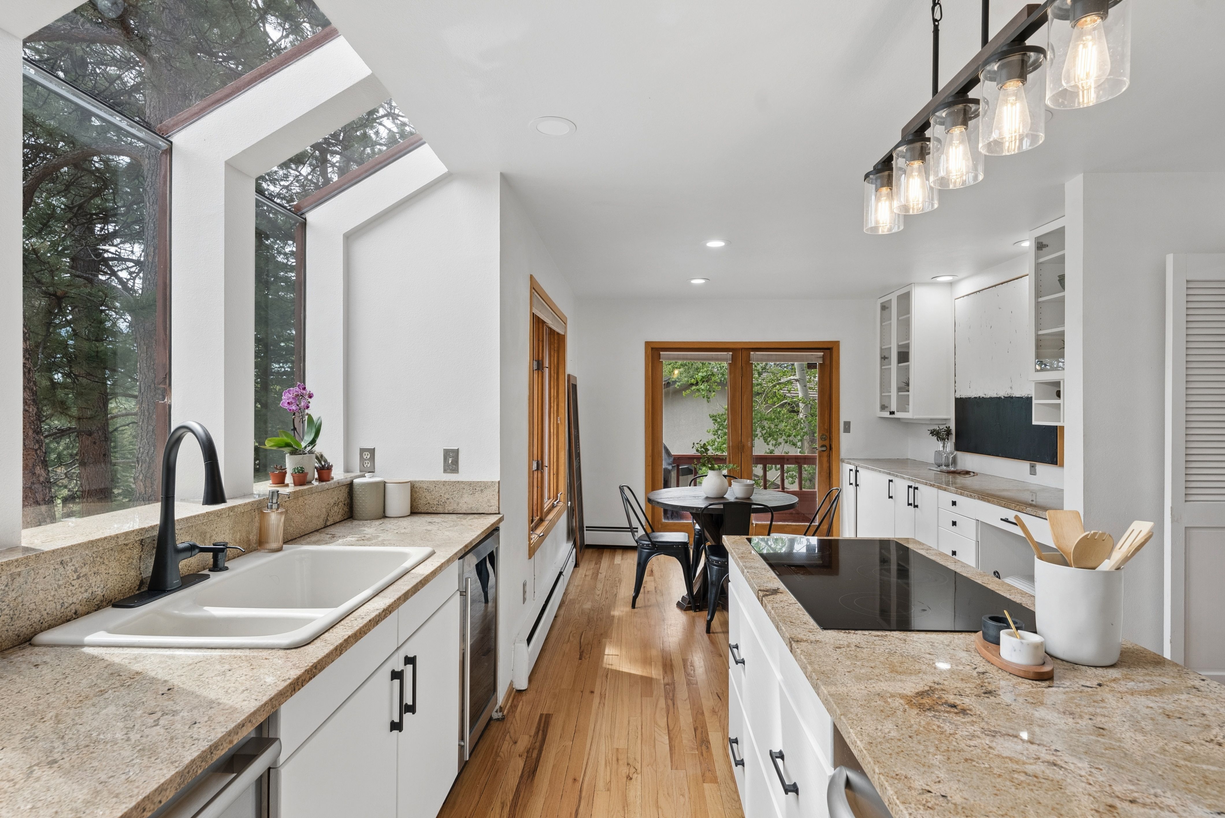  Beautiful Genesee Home With Over 4,500 Finished Sq Ft with Walk Out Basement - 物件實景