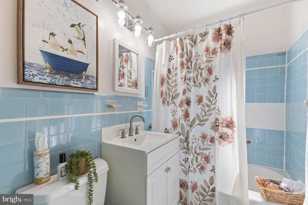 Takoma Park, Maryland, 20912, United States, 2 Bedrooms Bedrooms, ,2 BathroomsBathrooms,Residential,For Sale,1974718