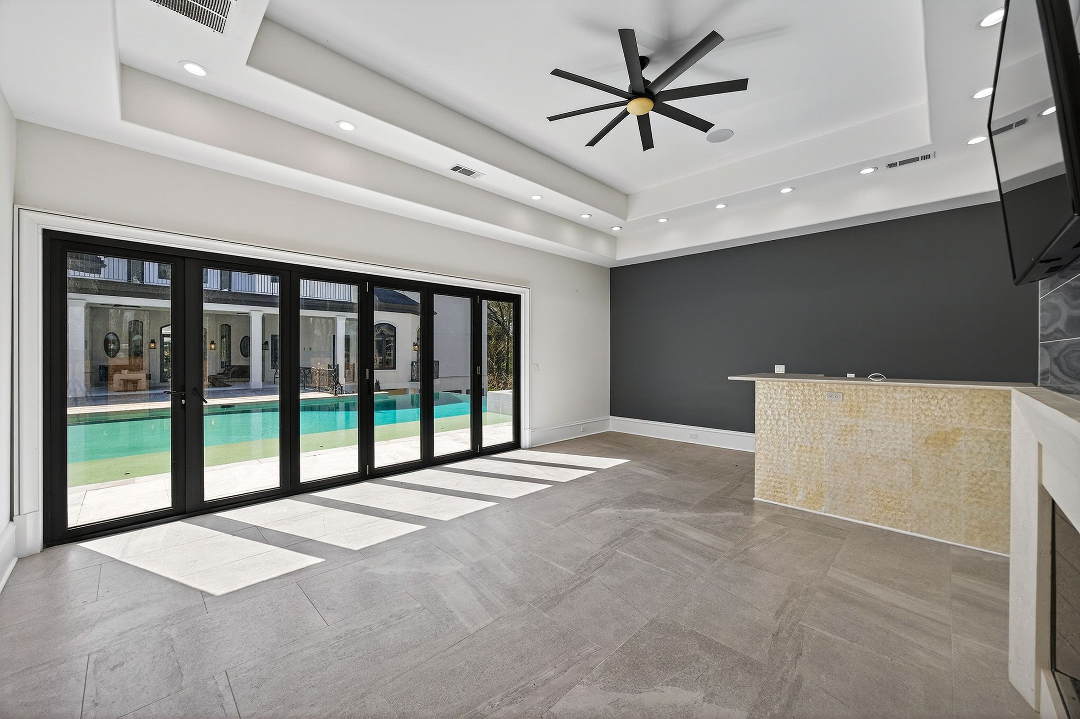  Exceptional Gated Estate with Resort-caliber Grounds - 物件實景