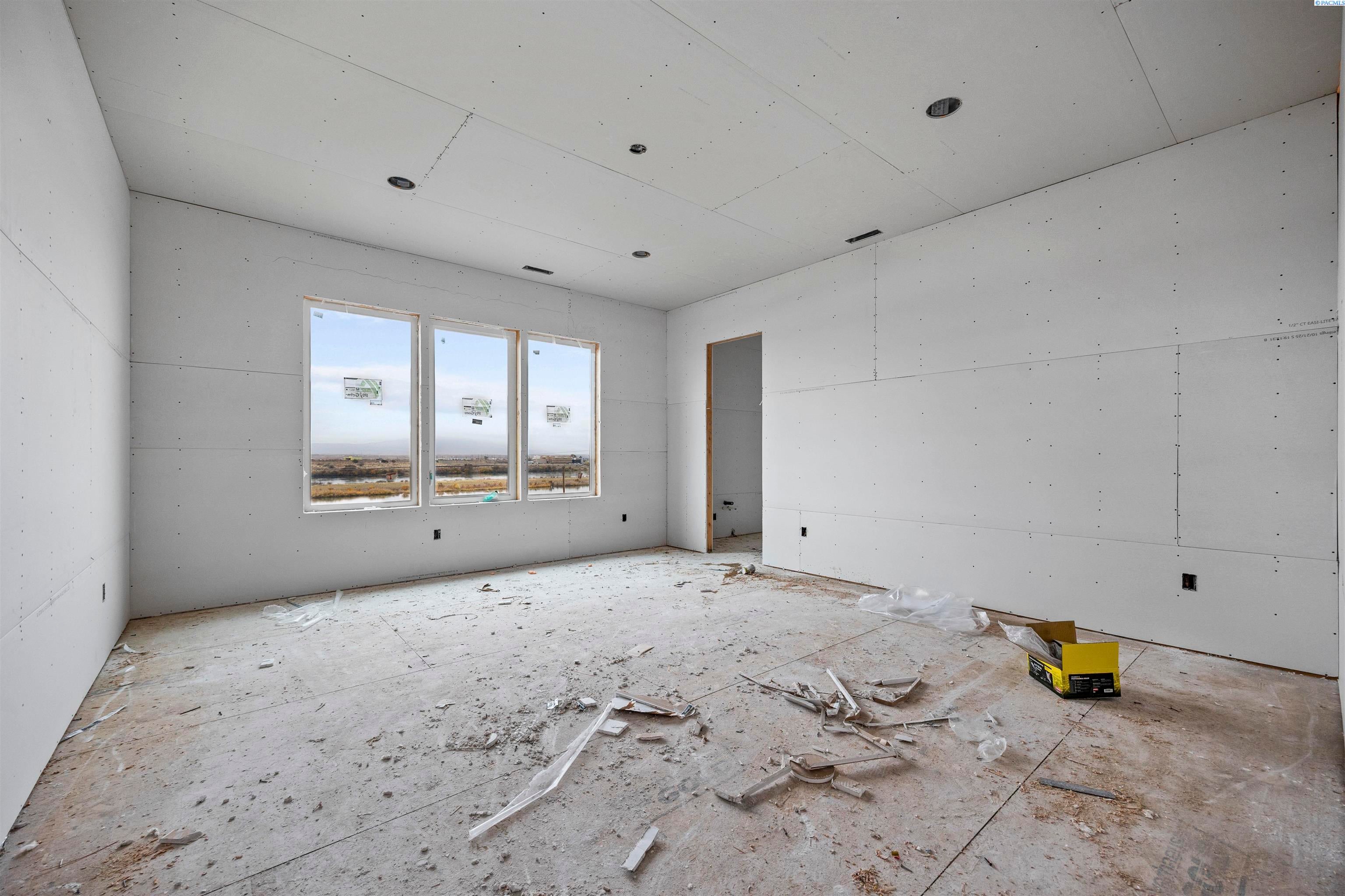 Pasco, Washington, 99301, United States, 4 Bedrooms Bedrooms, ,2 BathroomsBathrooms,Residential,For Sale,1978072