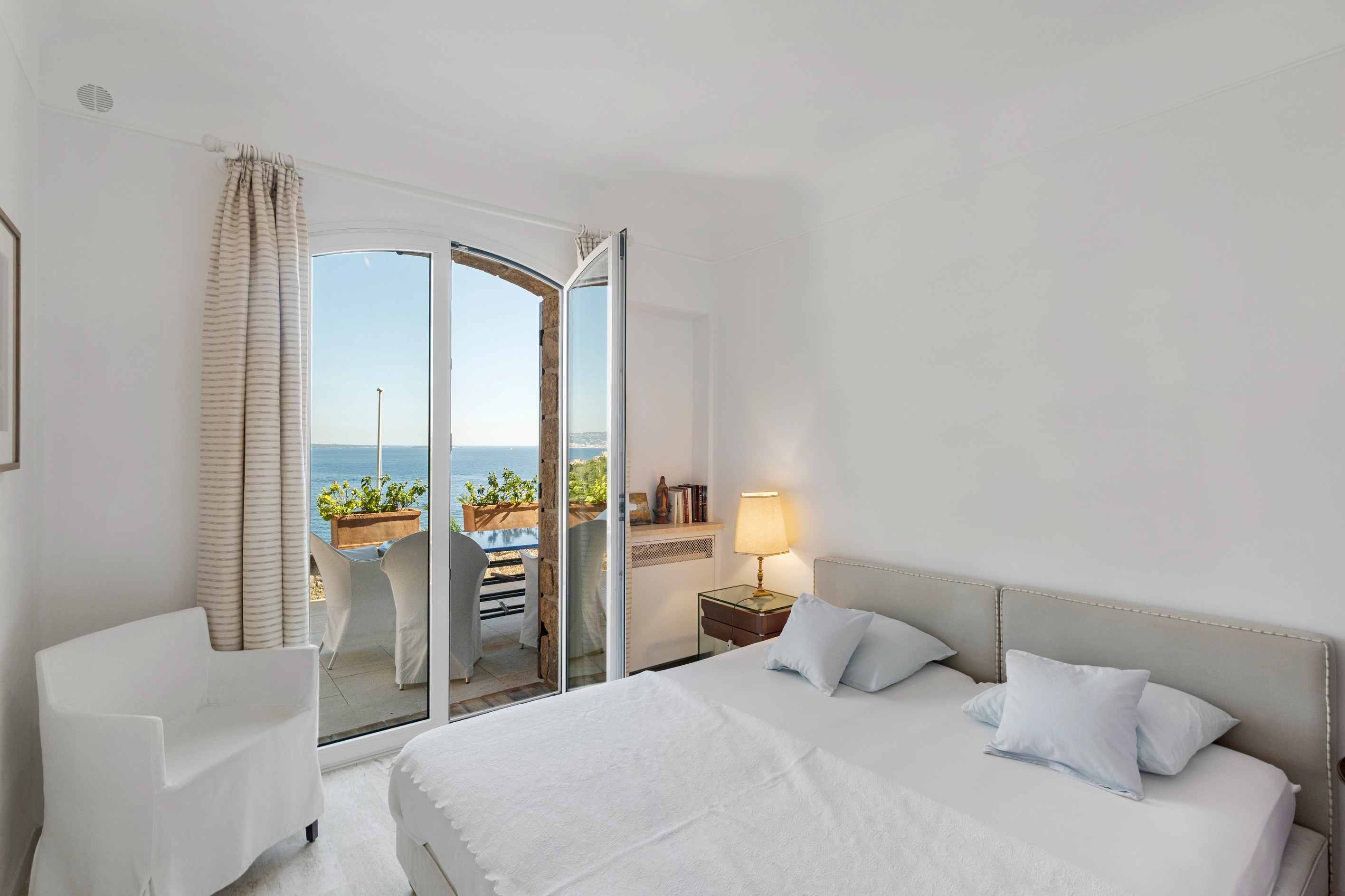   Theoule-sur-Mer luxury seafront villa direct sea access infinity pool 300 sq… - 物件實景