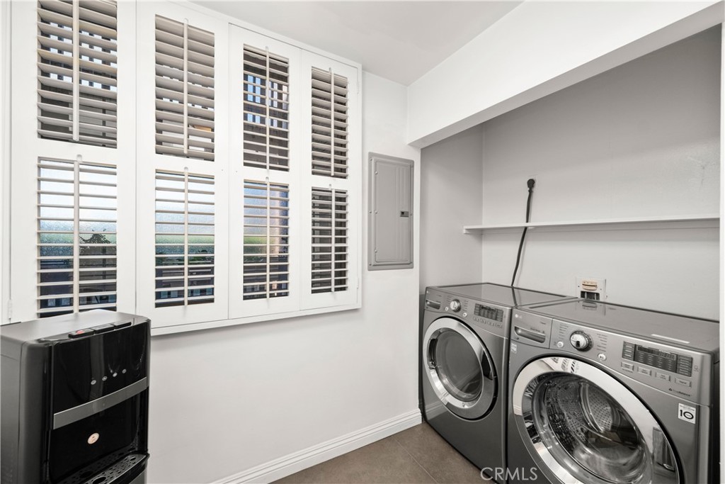 Beverly Hills, California, 90212, United States, 2 Bedrooms Bedrooms, ,2 BathroomsBathrooms,Residential,For Sale,1912615