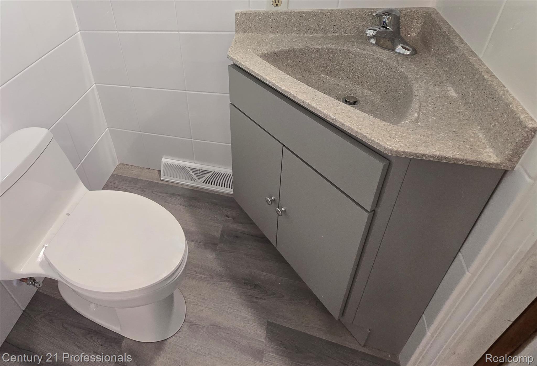 RochesterHills, Michigan, 48309, United States, 3 Bedrooms Bedrooms, ,3 BathroomsBathrooms,Residential,For Sale,1973960