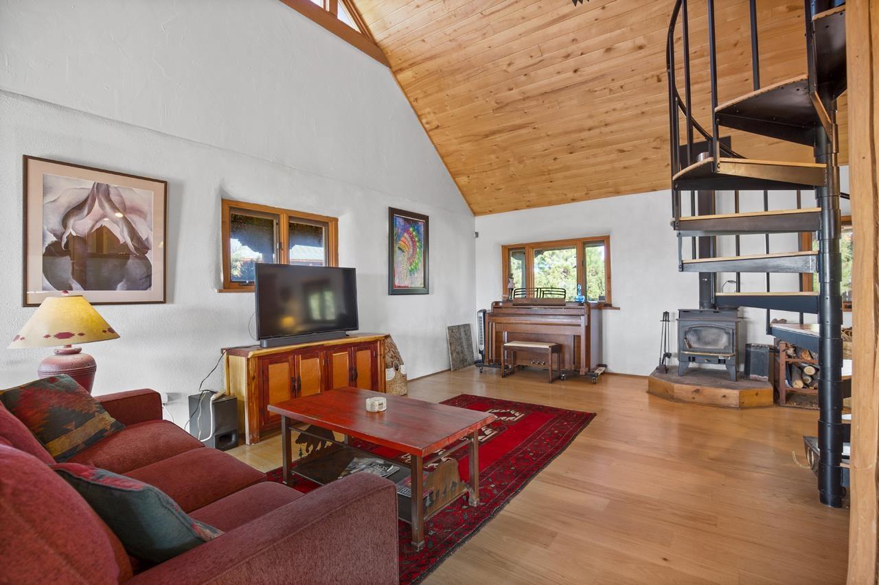Taos, New Mexico, 87571, United States, 5 Bedrooms Bedrooms, ,5 BathroomsBathrooms,Residential,For Sale,1850359