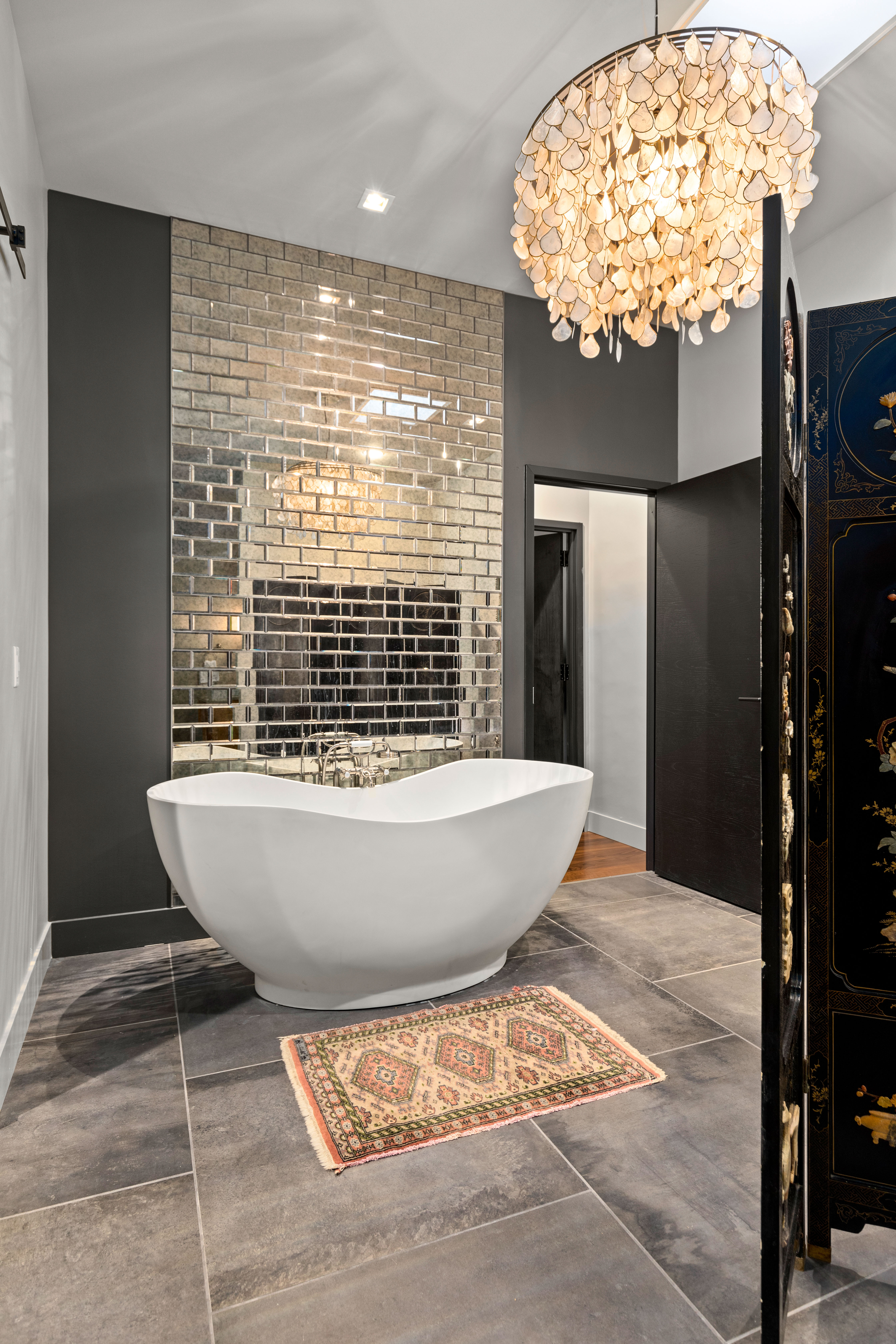  Discover this stunning & highly desirable property in the heart of the CWE - 物件實景