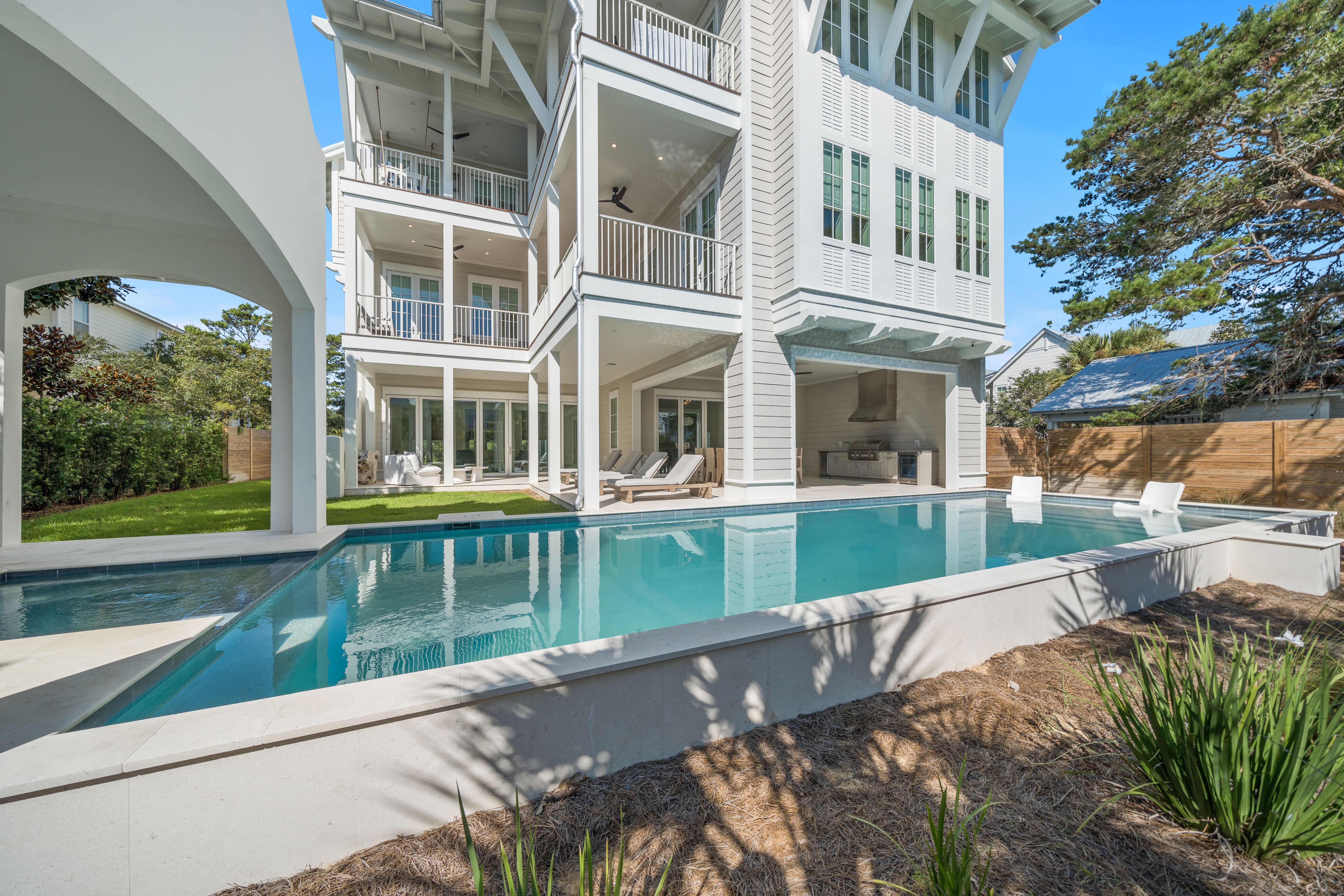  Gulf Serenity  Newer-Construction 8-Bedroom Luxury Home with Rooftop Terrace - 物件實景