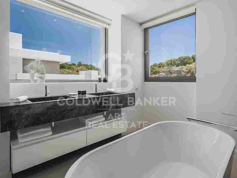 Estepona, Andalusia, ES, 5 Bedrooms Bedrooms, ,5 BathroomsBathrooms,Residential,For Sale,1796755