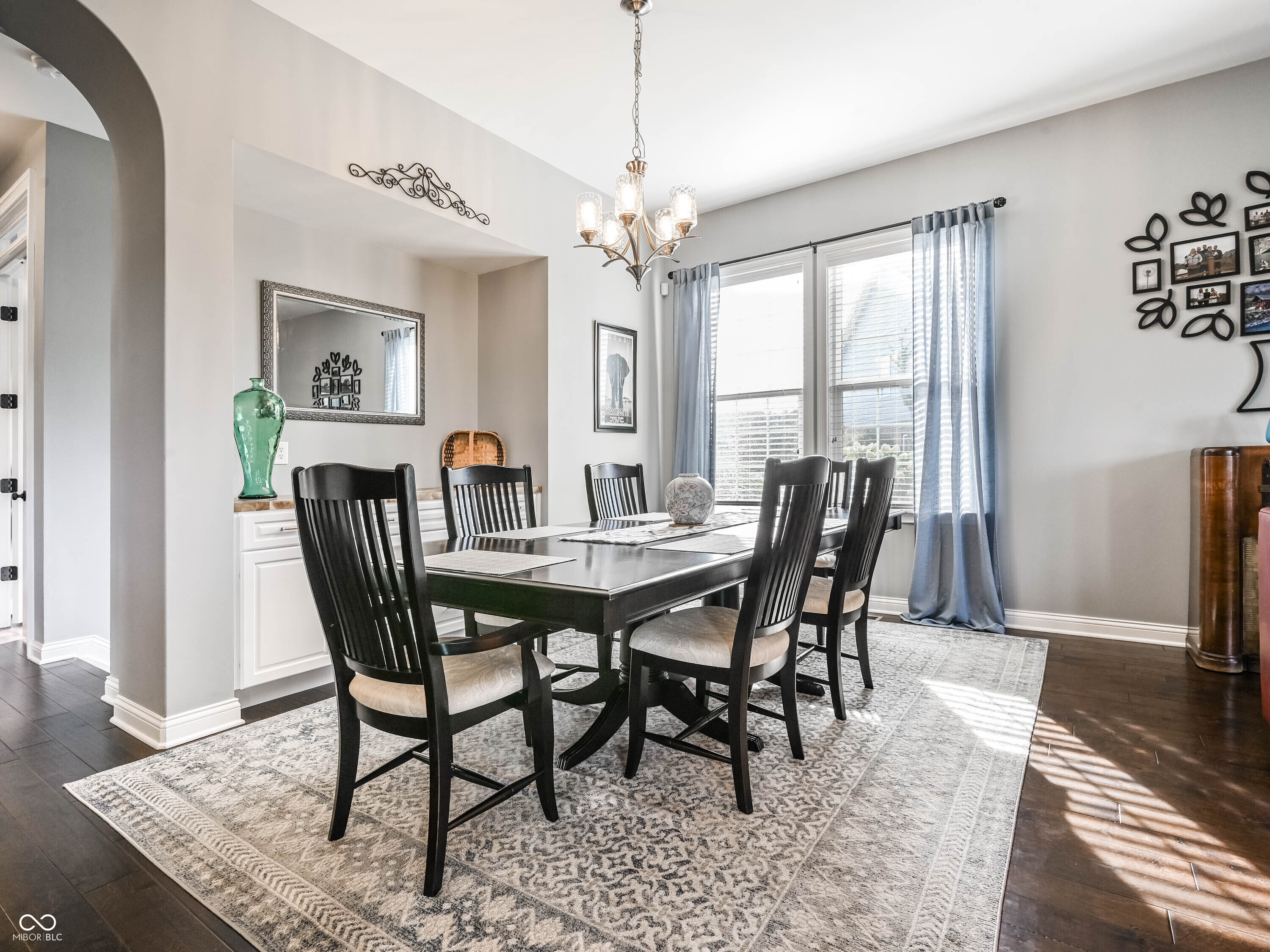 Zionsville, Indiana, 46077, United States, 4 Bedrooms Bedrooms, ,4 BathroomsBathrooms,Residential,For Sale,1942762