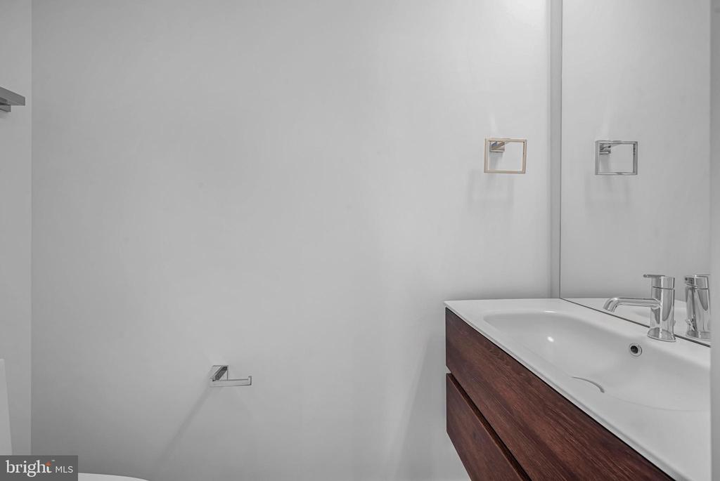 Washington, District of Columbia, 20002, United States, 2 Bedrooms Bedrooms, ,3 BathroomsBathrooms,Residential,For Sale,1984423