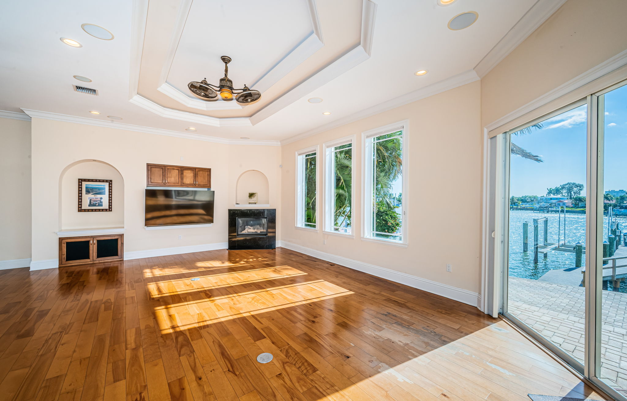 St Petersburg, Florida, 33707, United States, 5 Bedrooms Bedrooms, ,5 BathroomsBathrooms,Residential,For Sale,2006025