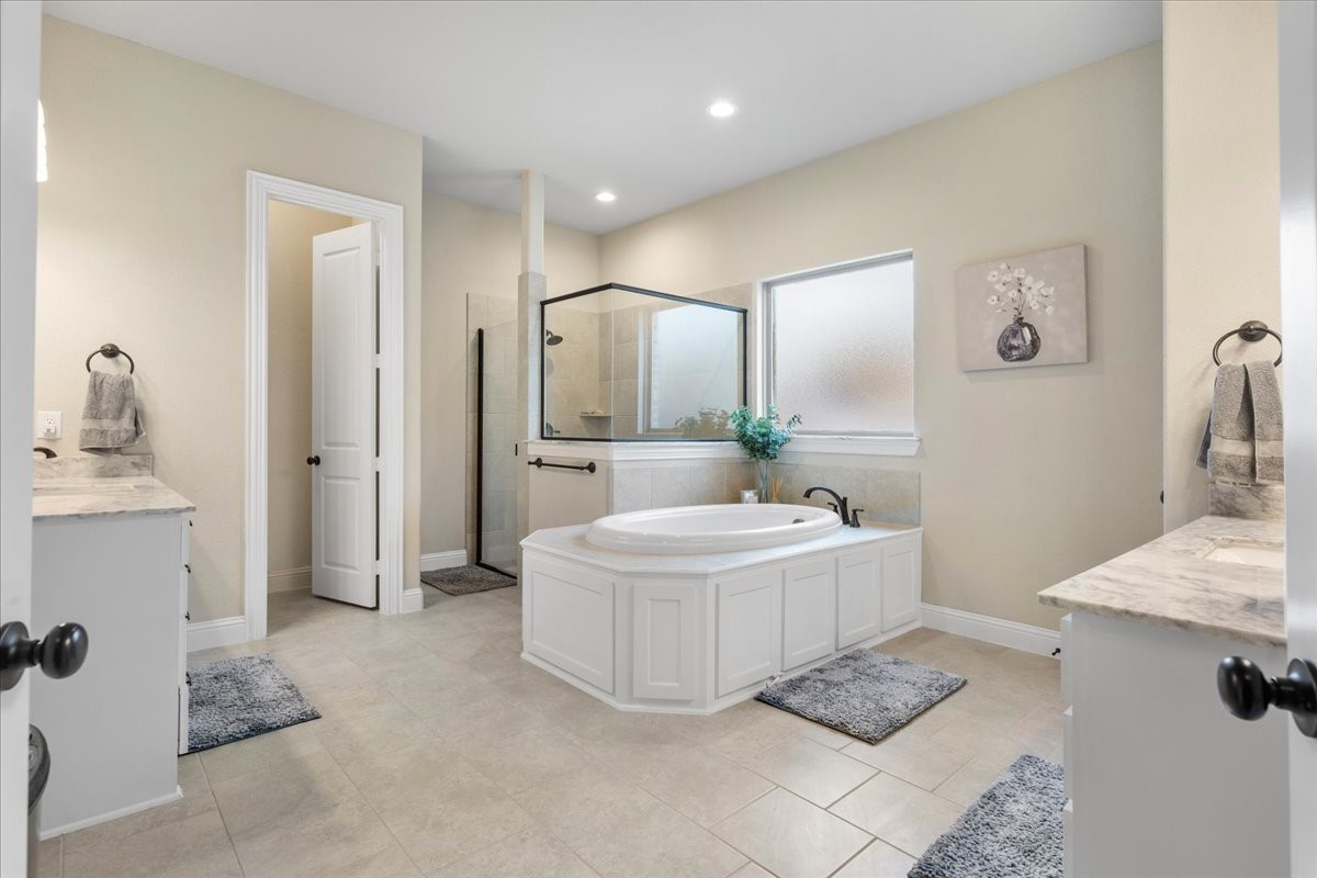 Mansfield, Texas, 76063, United States, 4 Bedrooms Bedrooms, ,4 BathroomsBathrooms,Residential,For Sale,1817600