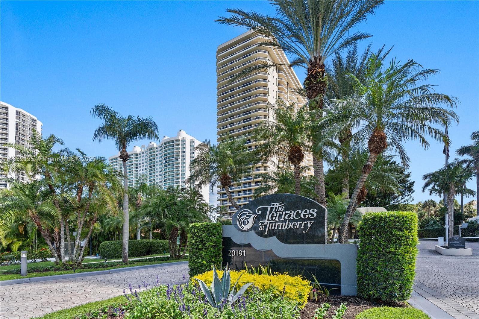 Aventura, Florida, 33180, United States, 2 Bedrooms Bedrooms, ,3 BathroomsBathrooms,Residential,For Sale,1885240