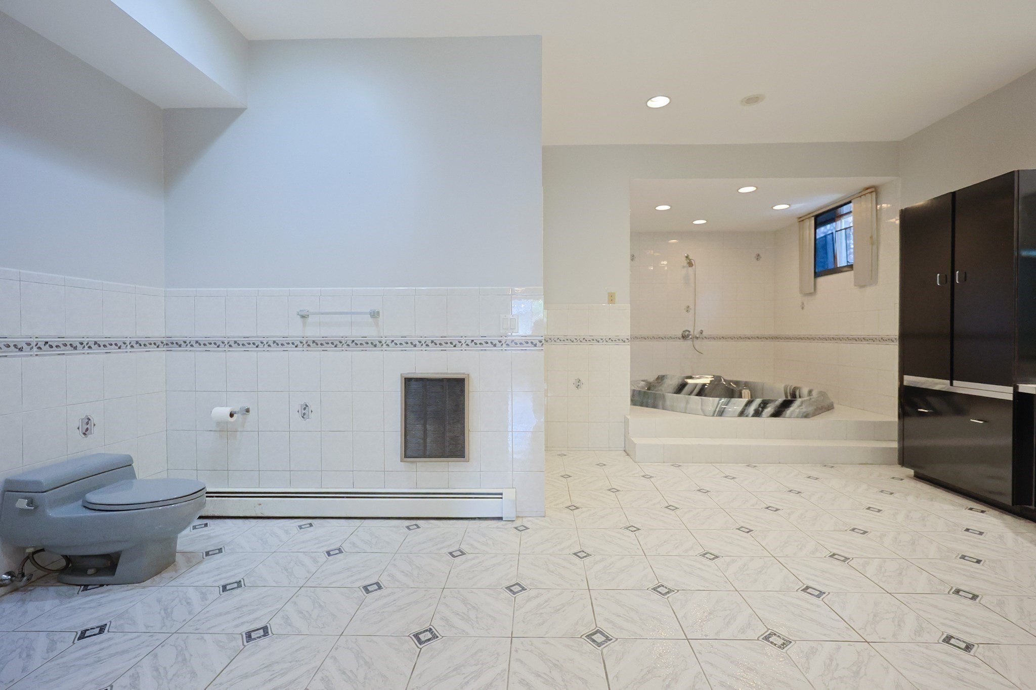 Revere, Massachusetts, 02151, United States, 4 Bedrooms Bedrooms, ,2 BathroomsBathrooms,Residential,For Sale,1934977
