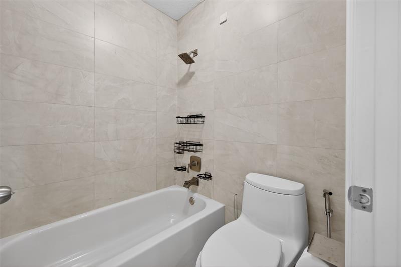 Weston, Florida, 33332, United States, 5 Bedrooms Bedrooms, ,4 BathroomsBathrooms,Residential,For Sale,2003132