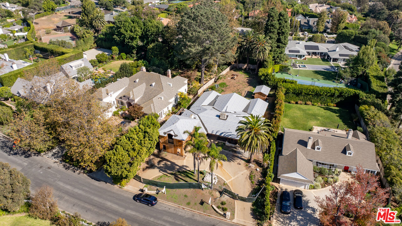 Pacific Palisades, California, 90272, United States, 5 Bedrooms Bedrooms, ,7 BathroomsBathrooms,Residential,For Sale,1991324