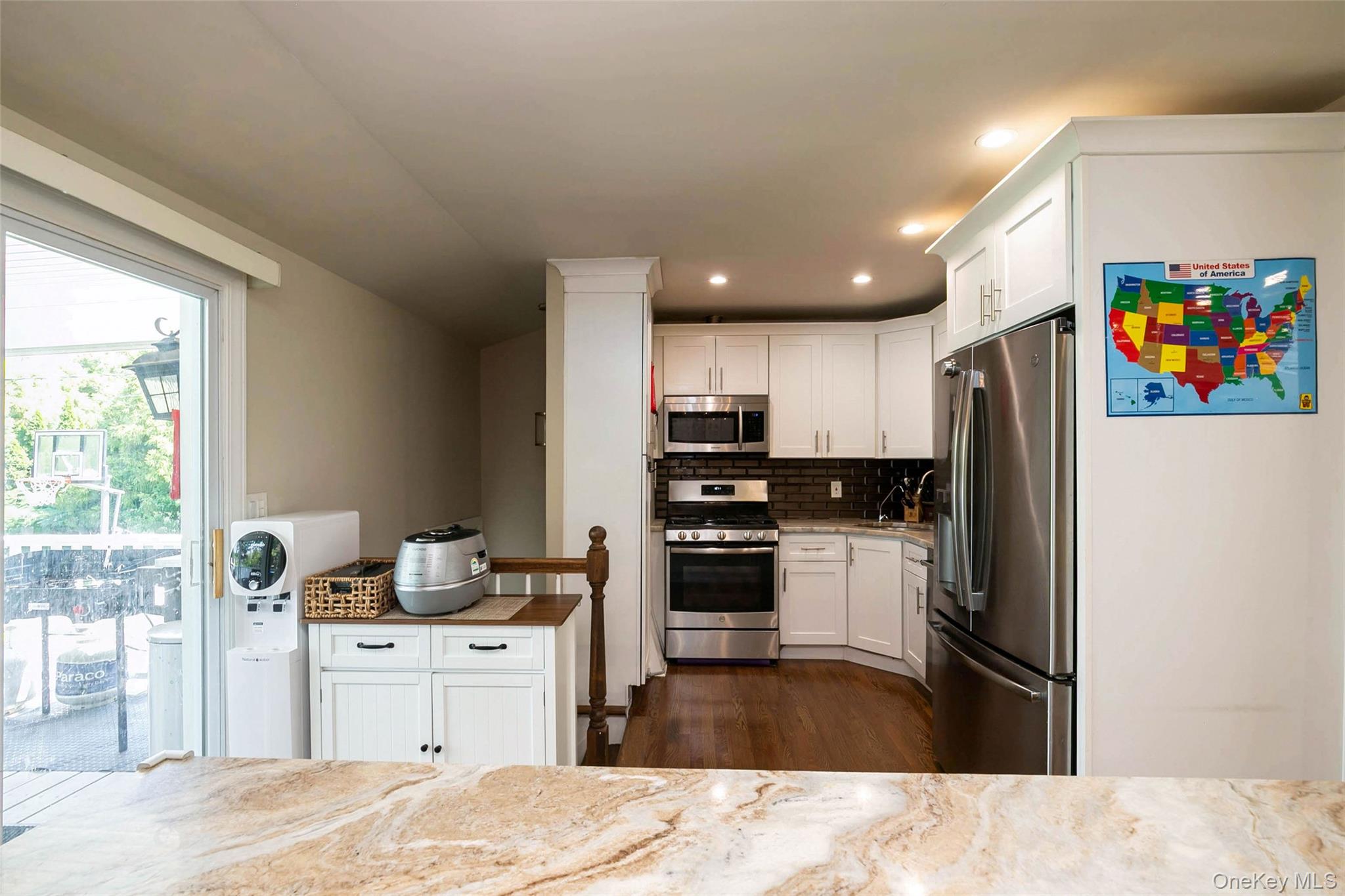 Commack, New York, 11725, United States, 6 Bedrooms Bedrooms, ,3 BathroomsBathrooms,Residential,For Sale,1917950
