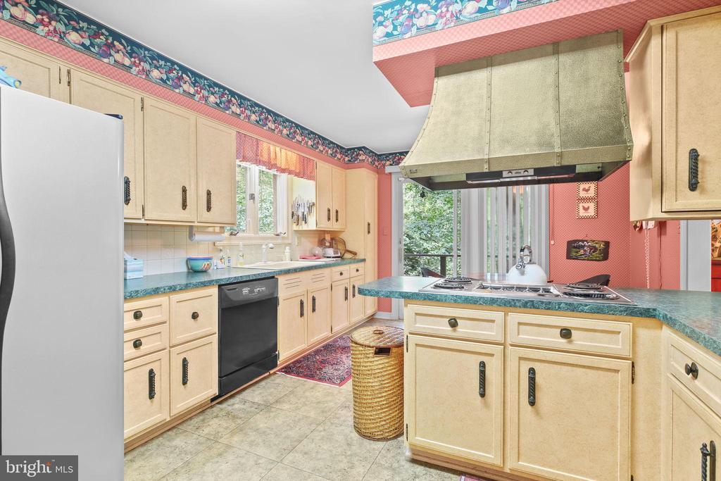 Fredericksburg, Virginia, 22401, United States, 4 Bedrooms Bedrooms, ,4 BathroomsBathrooms,Residential,For Sale,1917232