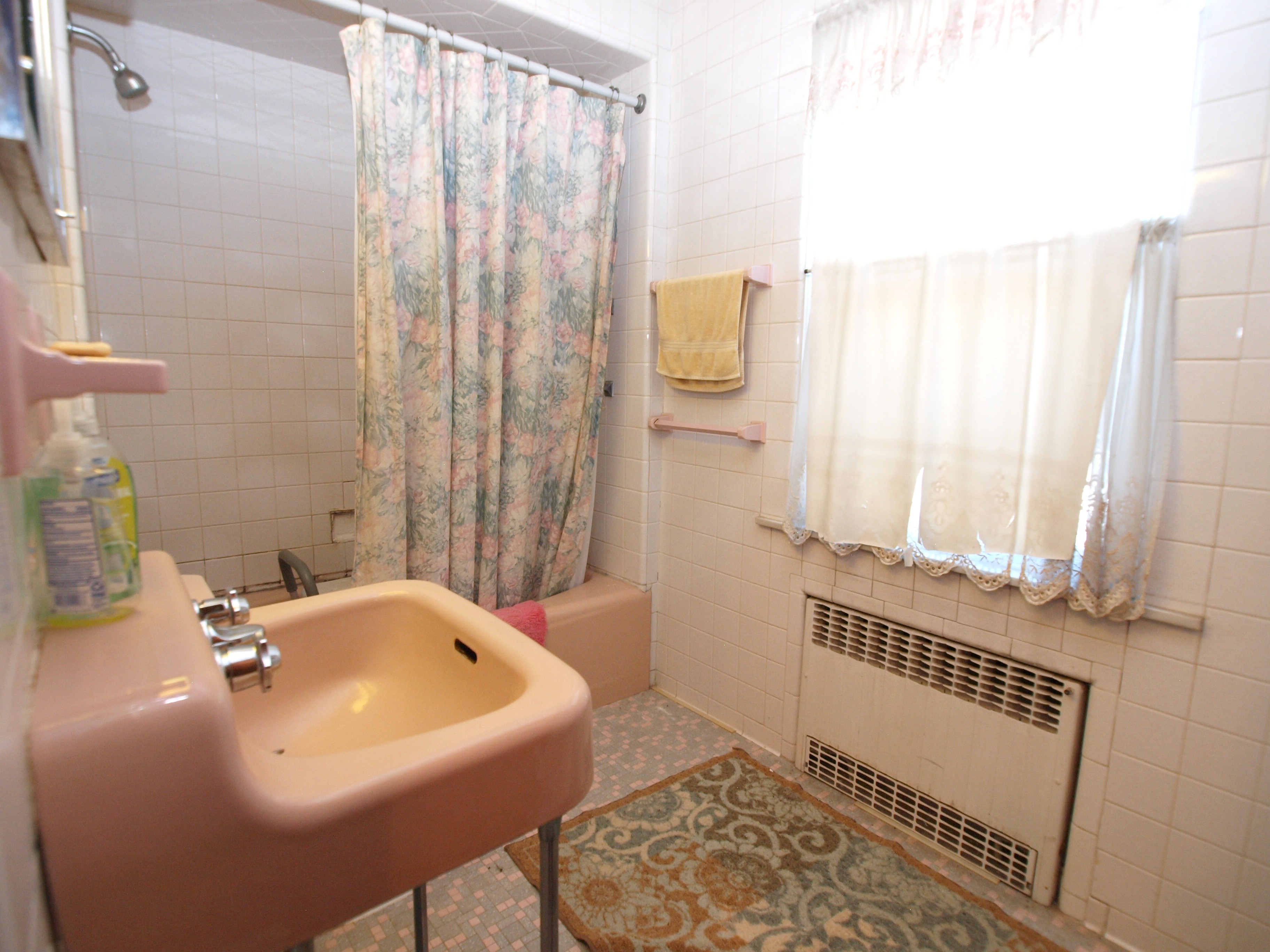 Pompton Plains, New Jersey, 07444, United States, 3 Bedrooms Bedrooms, ,1 BathroomBathrooms,Residential,For Sale,2005754